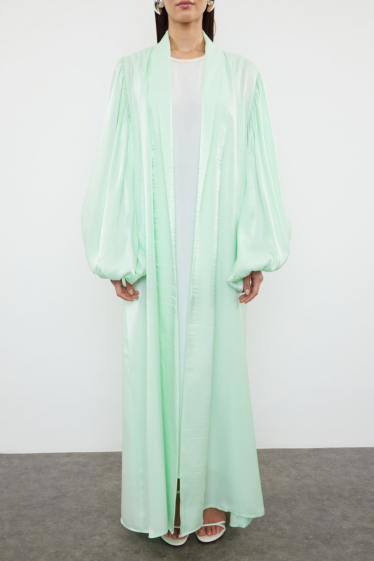 green-shiny-fabric-balloon-sleeve-woven-cap-a