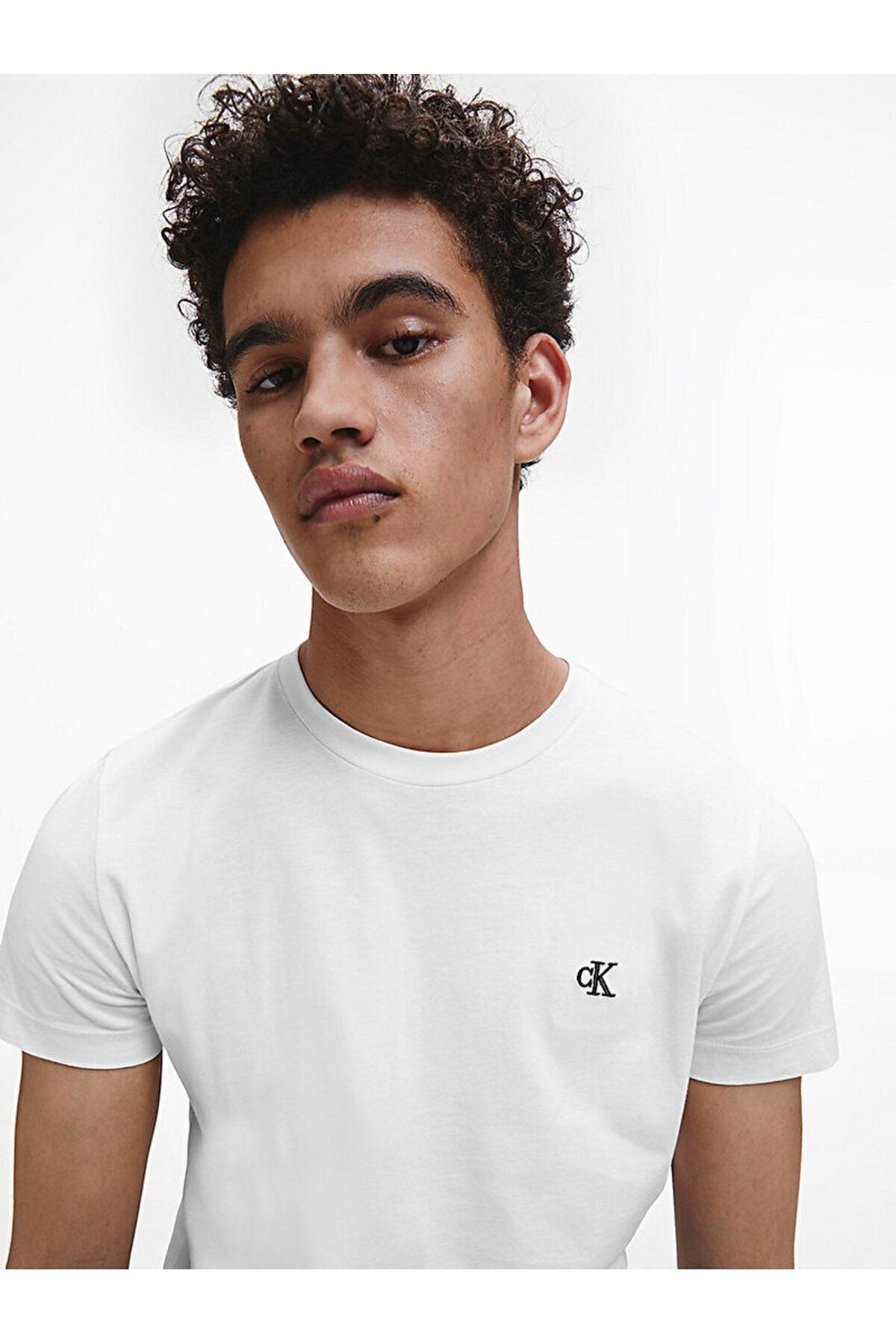 تی شرت سفید مردانه آرم گلدوزی پنبه ارگانیک باریک و دوچرخه آستین کوتاه J30J Calvin Klein