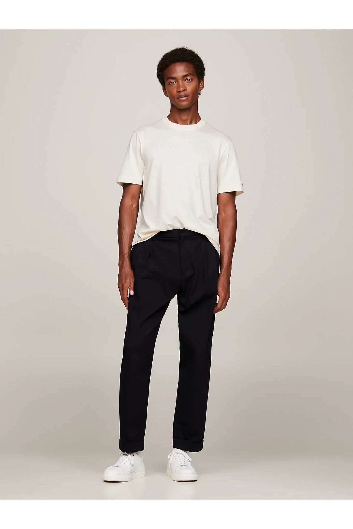 تی شرت نود مردانه آرم برند آقایان آستین کوتاه گرد بژ MW0MW31526 AEF Tommy Hilfiger