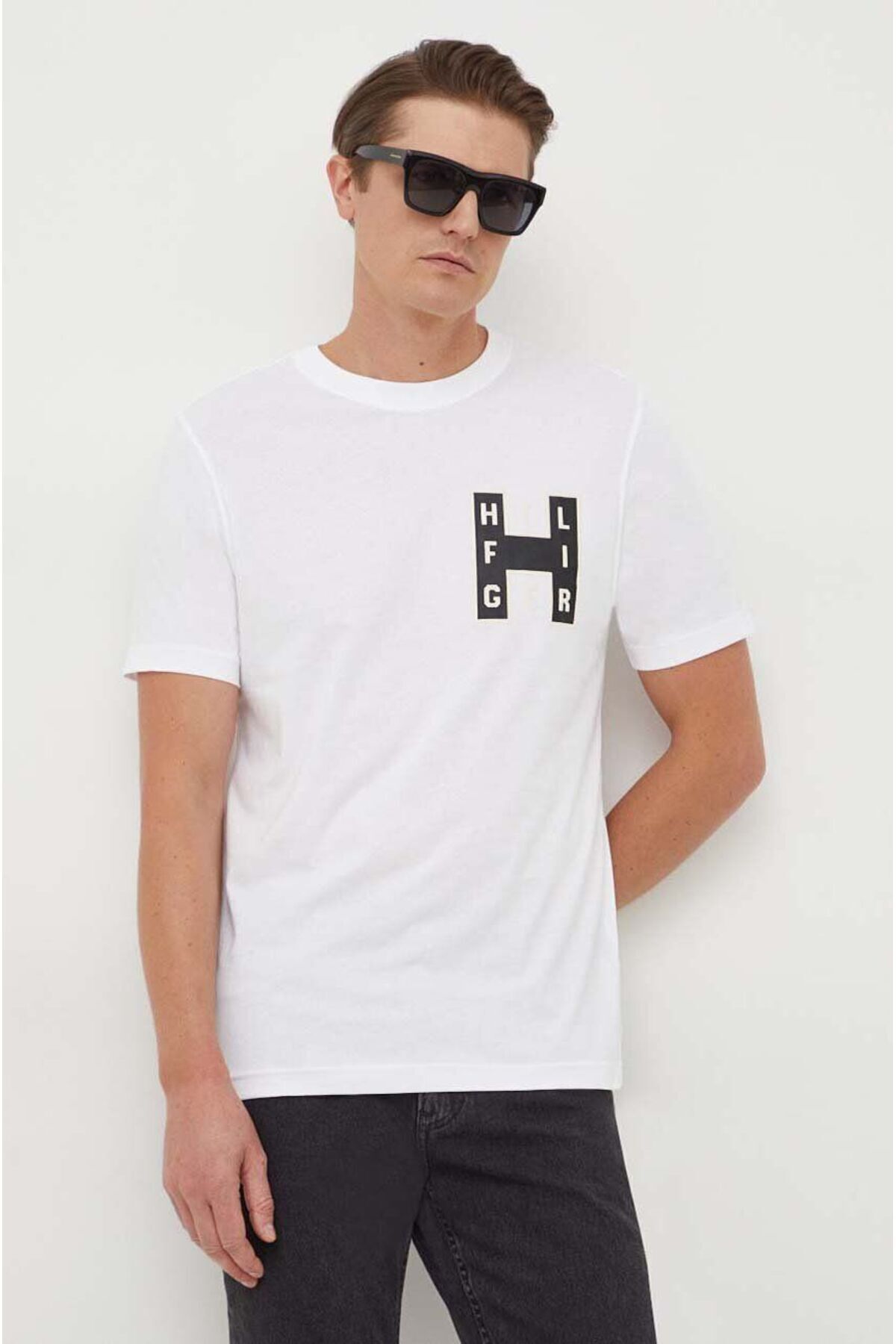 تی شرت سفید مردانه آرم برند آقایان آستین کوتاه دور هم جمع شده MW0MW33893 YBR Tommy Hilfiger