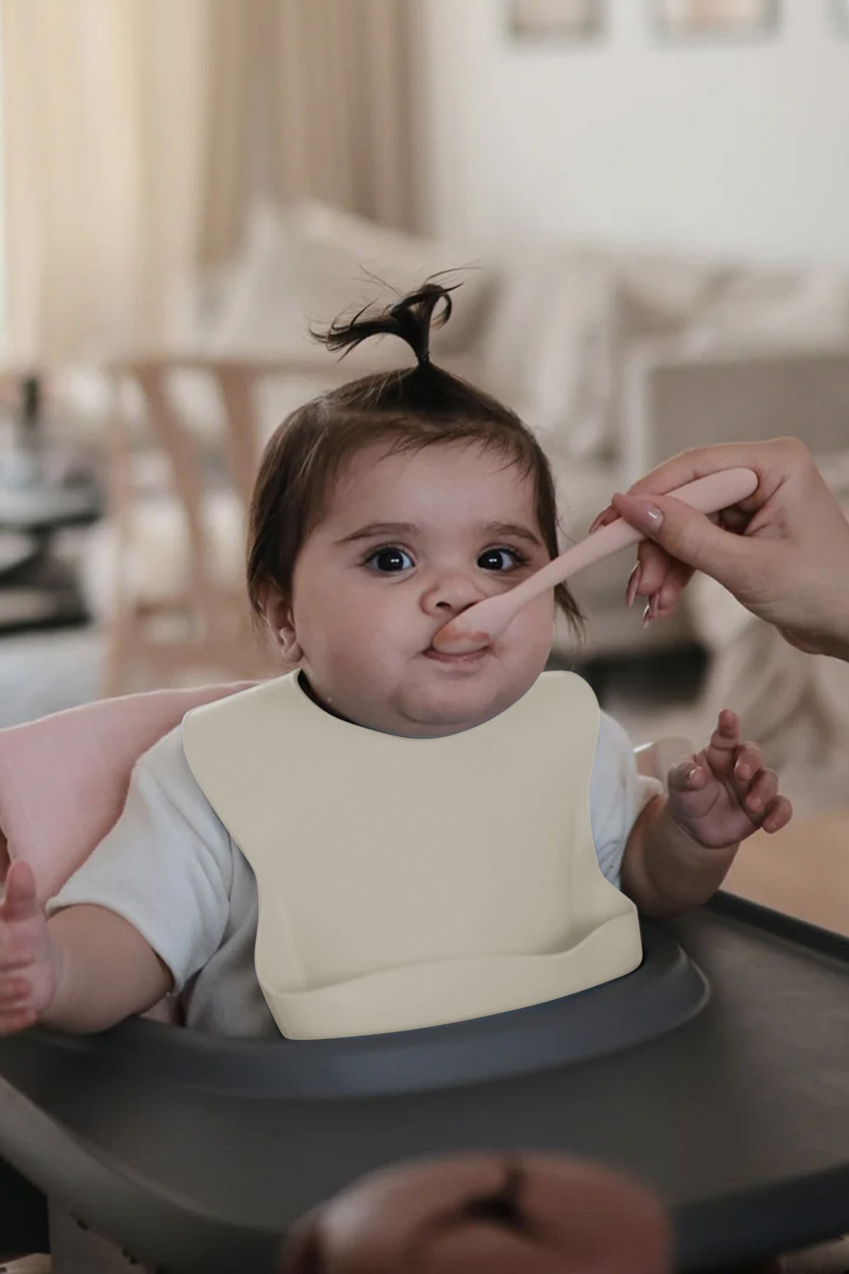 Meleni Baby Mega Boy Silikon Mama Önlüğü - Çift Kilitli Ayarlanabilir Bebek Mama Önlüğü - Bej fotoğrafı 6 (önizleme)