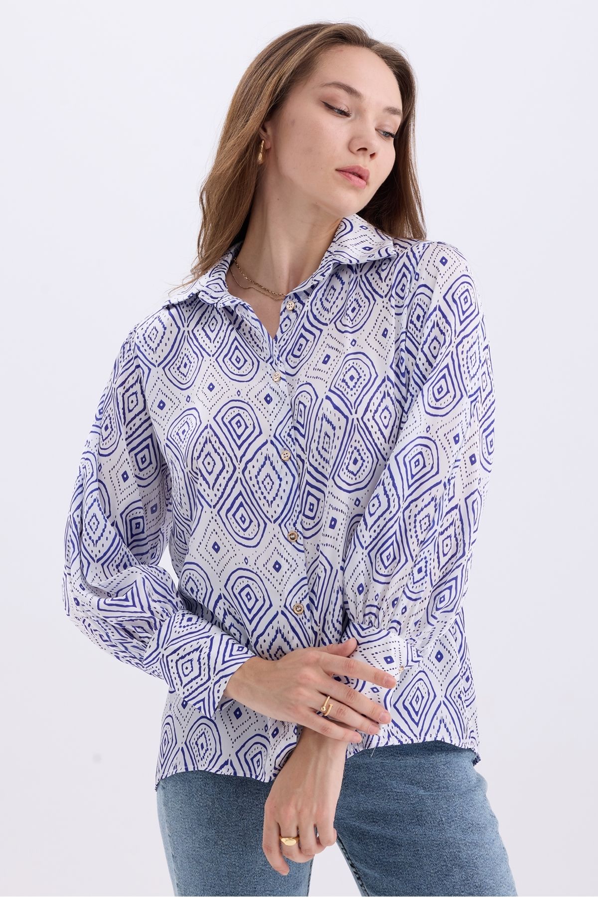 MD trend-Cămașă oversize din satin cu model etnic - Detaliu cu mâneci cu balon și umeri 2