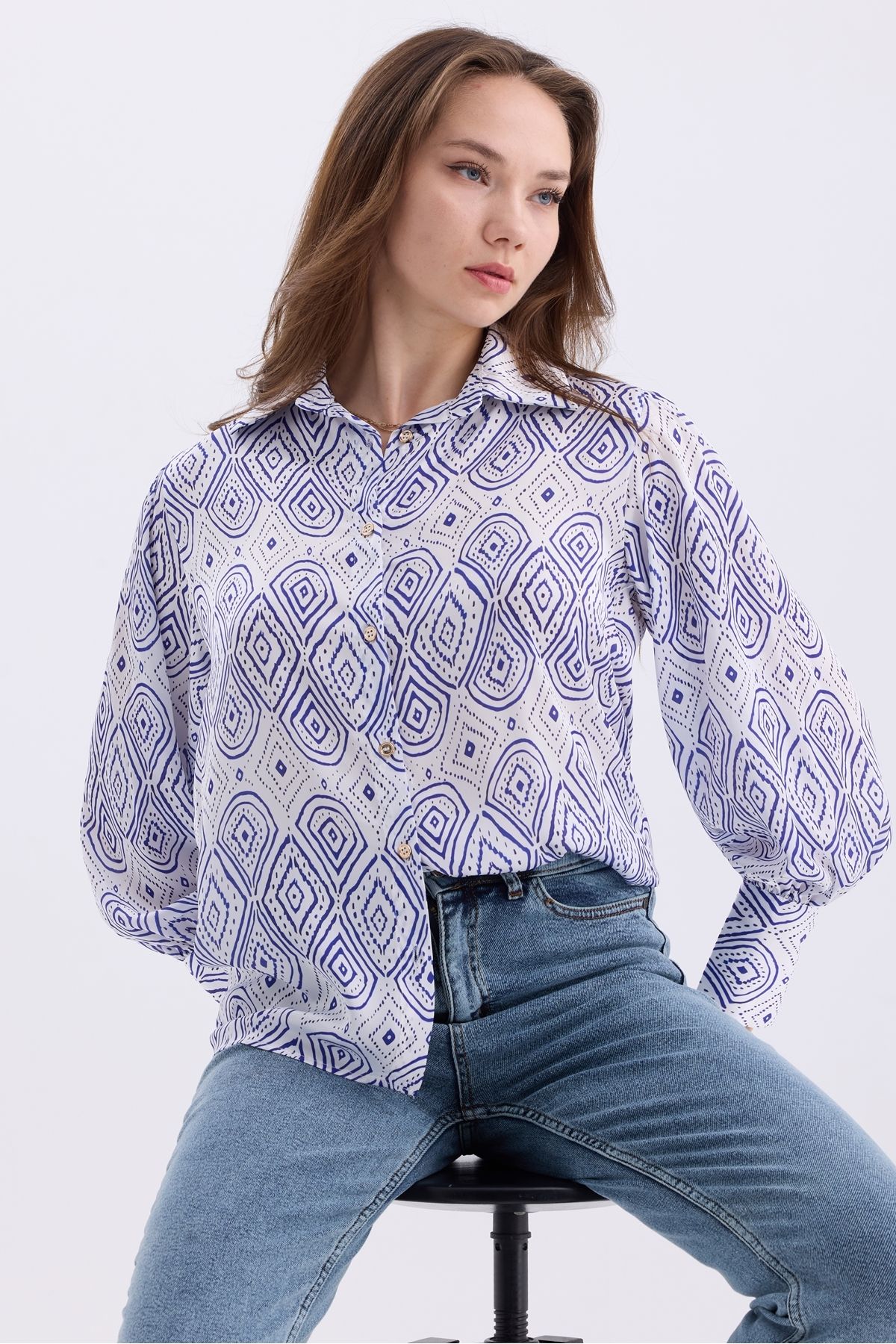MD trend-Cămașă oversize din satin cu model etnic - Detaliu cu mâneci cu balon și umeri 5