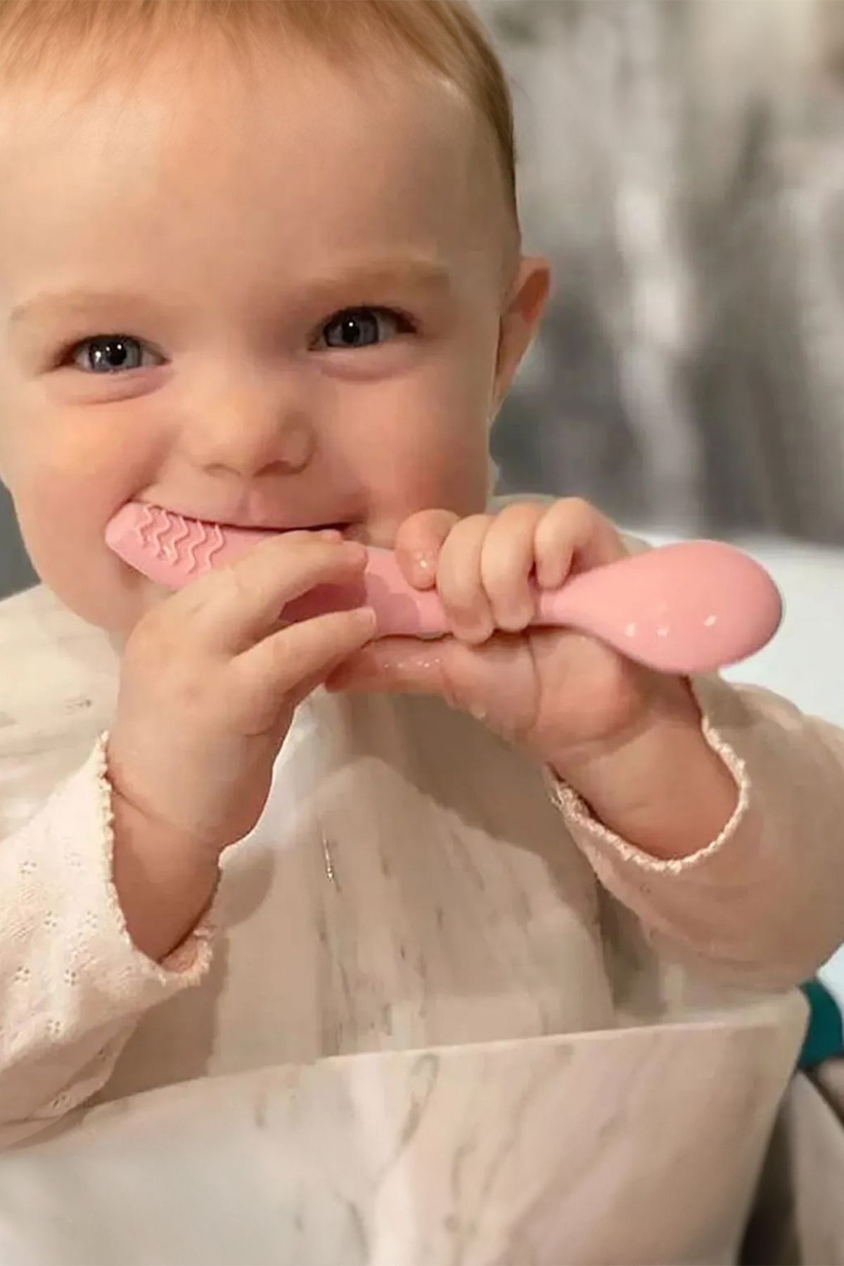 Meleni Baby 4'lü Silikon Beslenme Seti- 3 Bölmeli Beslenme Tabağı- Silikon Kaşık - Silikon Önlük- Bardak - Pembe fotoğrafı 3 (önizleme)