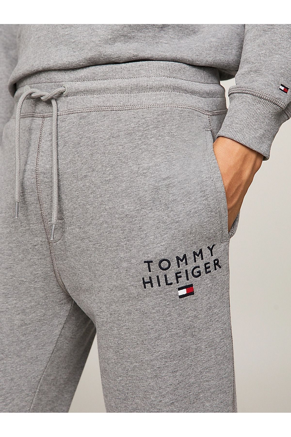 Gray tommy hilfiger sweatpants discount