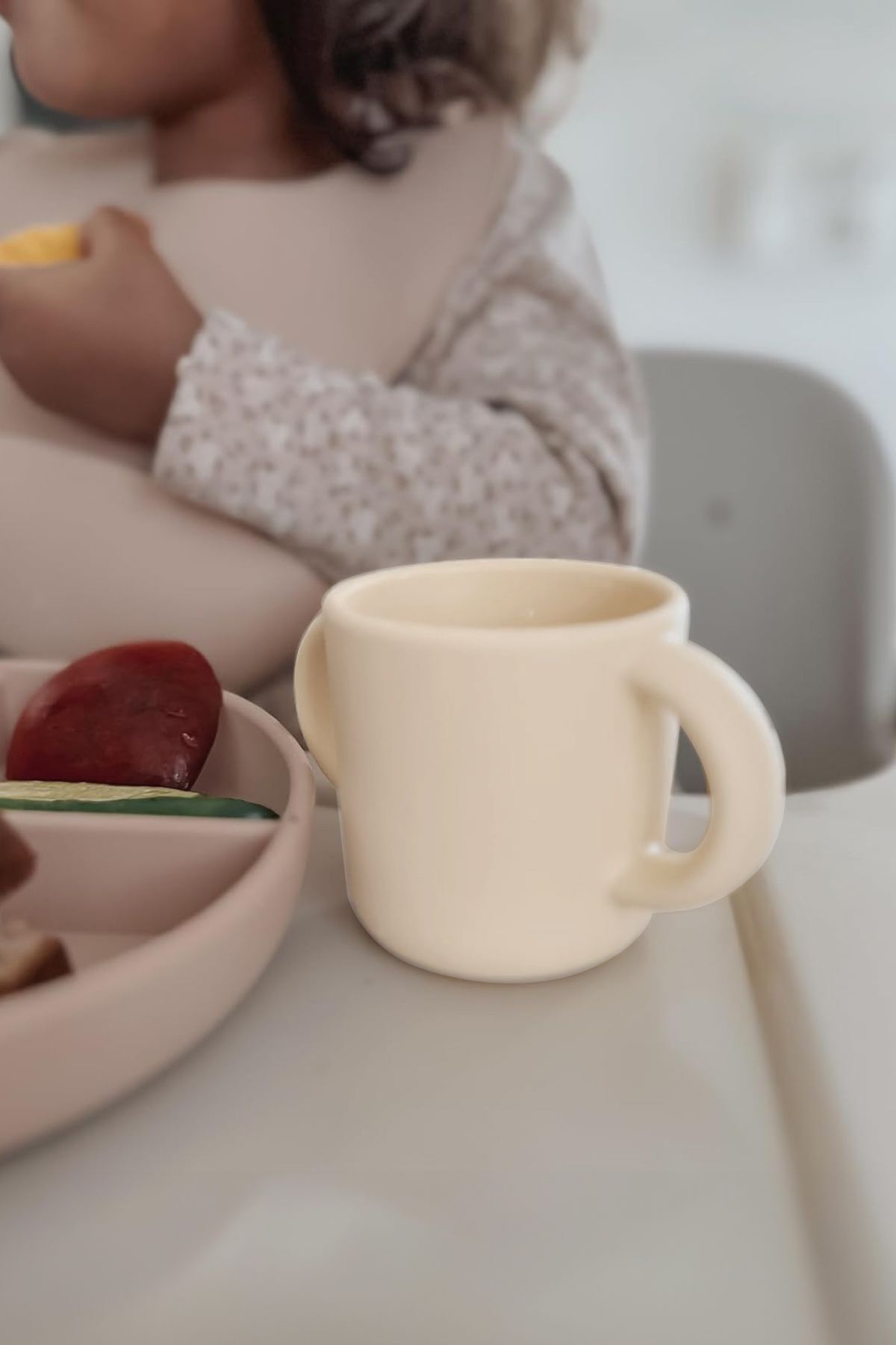 Meleni Baby Kulplu Silikon Bebek Bardağı - Çift Kulplu Sililkon Bardak Bej fotoğrafı 3 (önizleme)