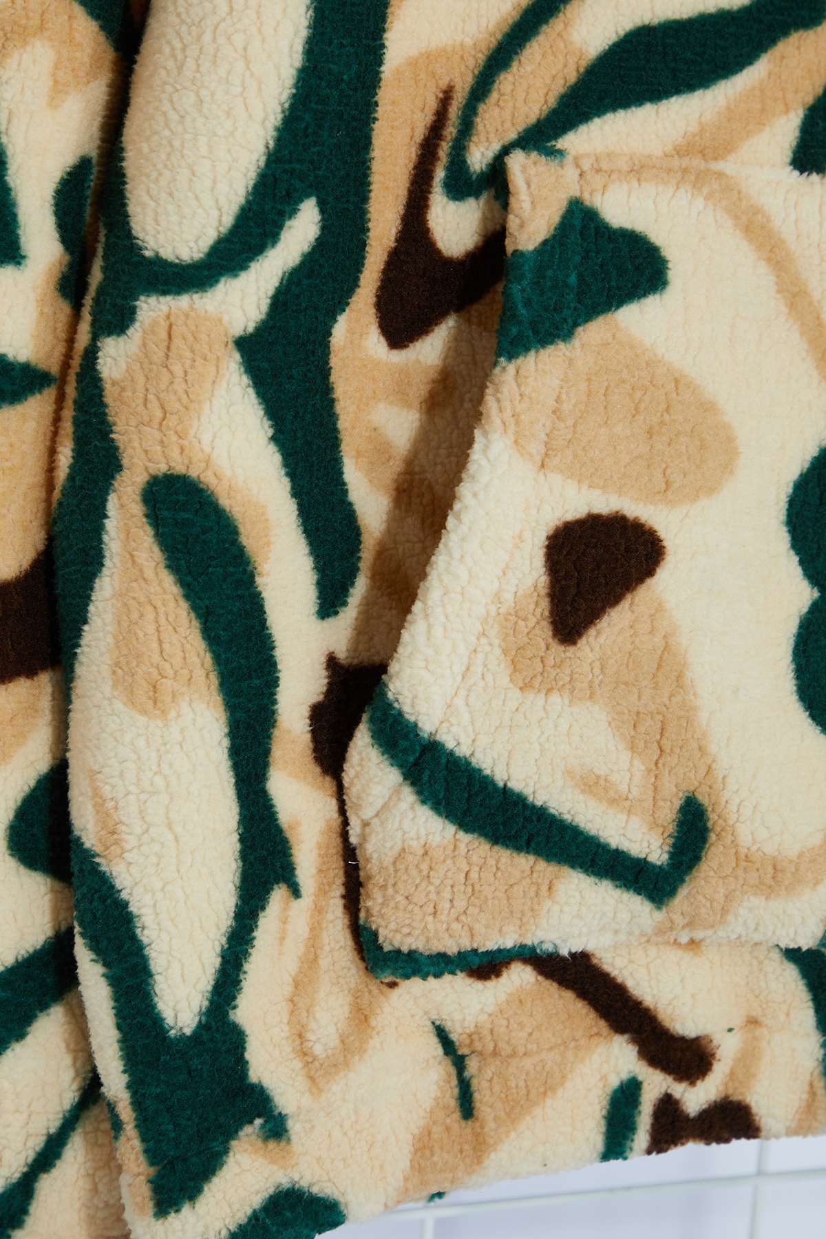 Trendyolmilla  Çok Renkli Unısex Oversize/Geniş Kesim Desenli Polar/Peluş Kapüşonlu Sweatshirt TMNAW25SW00147 - Görsel 7