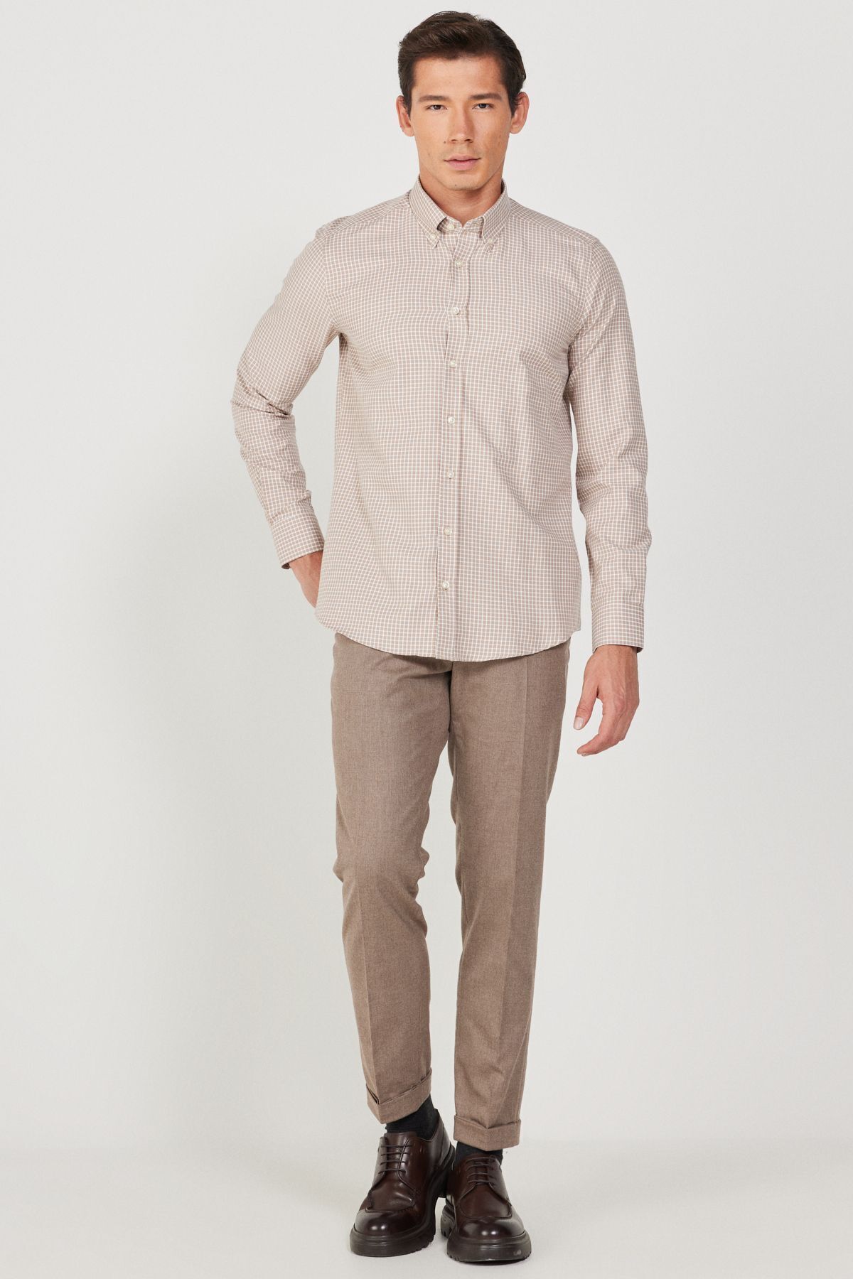 ALTINYILDIZ CLASSICS-Cămașă din bumbac în carouri, bej-alb, slim fit, cu guler cu nasturi 2
