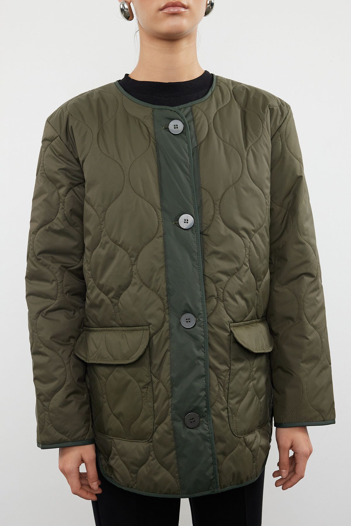 Trendyol Collection-Wodoodporny, pikowany płaszcz w kolorze khaki TWOAW23MO00134 8
