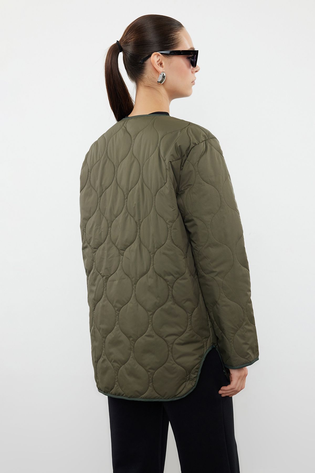 Trendyol Collection-Wodoodporny, pikowany płaszcz w kolorze khaki TWOAW23MO00134 10