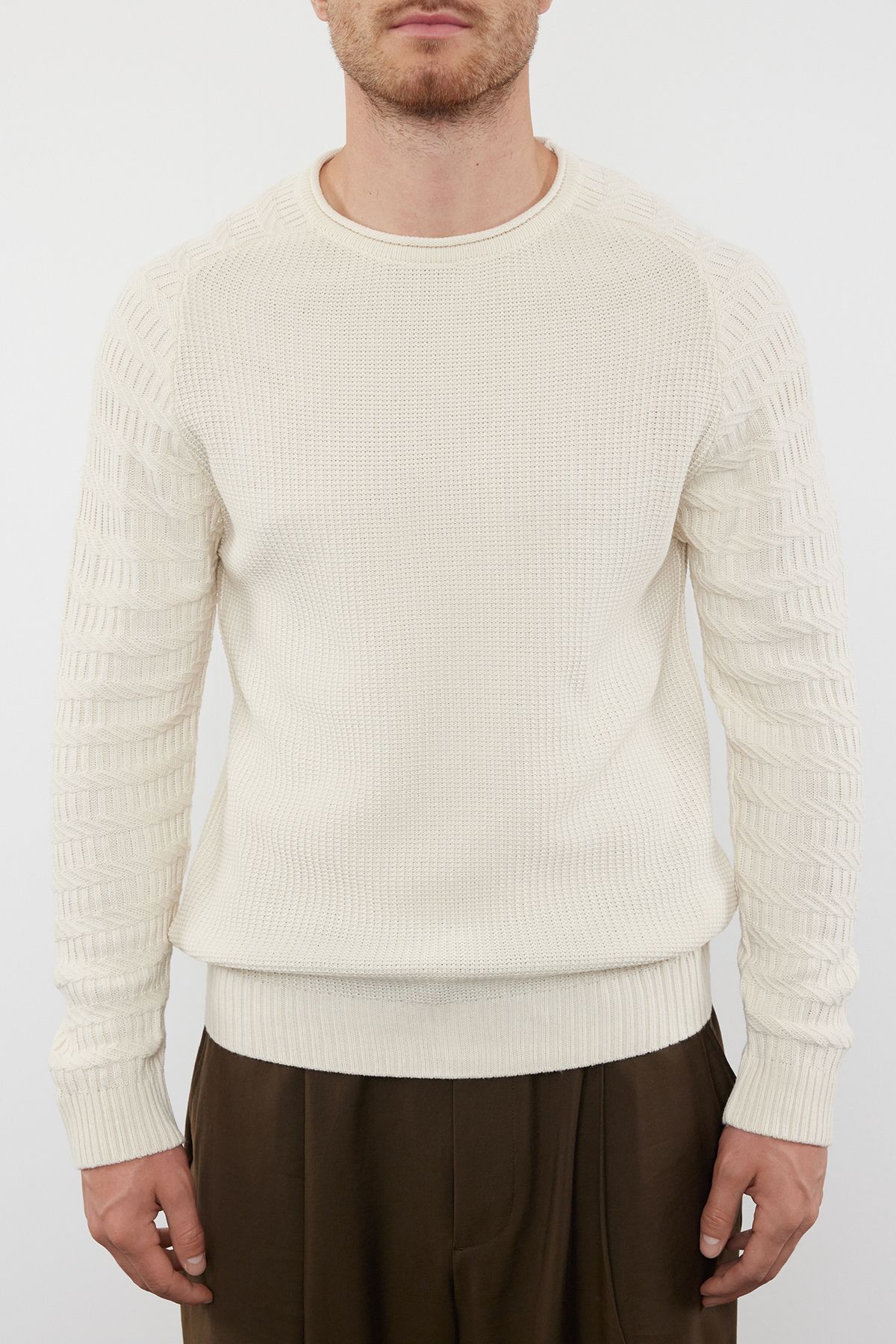 Trendyol Collection-Ecru Crew Neck Slim Fit texturált kötöttáru pulóver - TMNAW22KZ0380 3