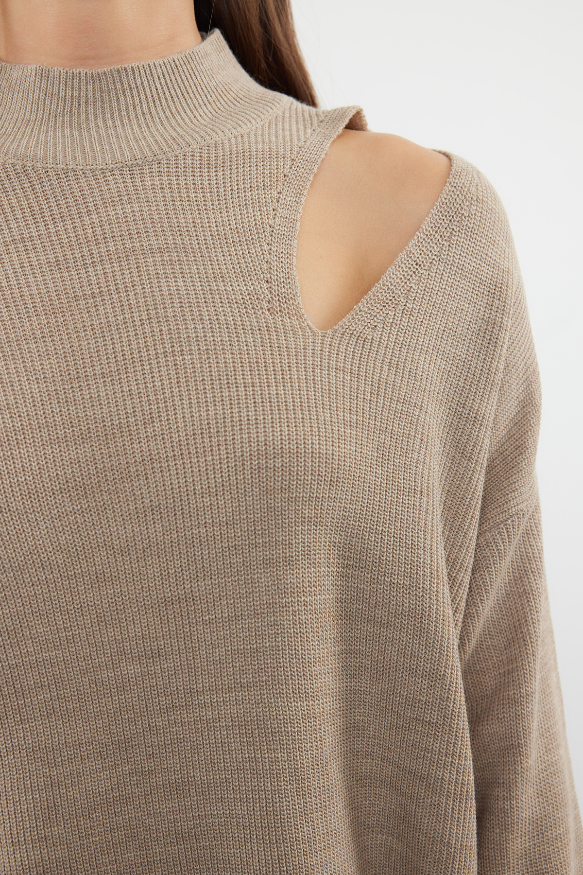 Trendyolmilla  Vizon Geniş Kalıp Pencere/Cut Out Triko Kazak TWOAW24KZ00342 - Görsel 4