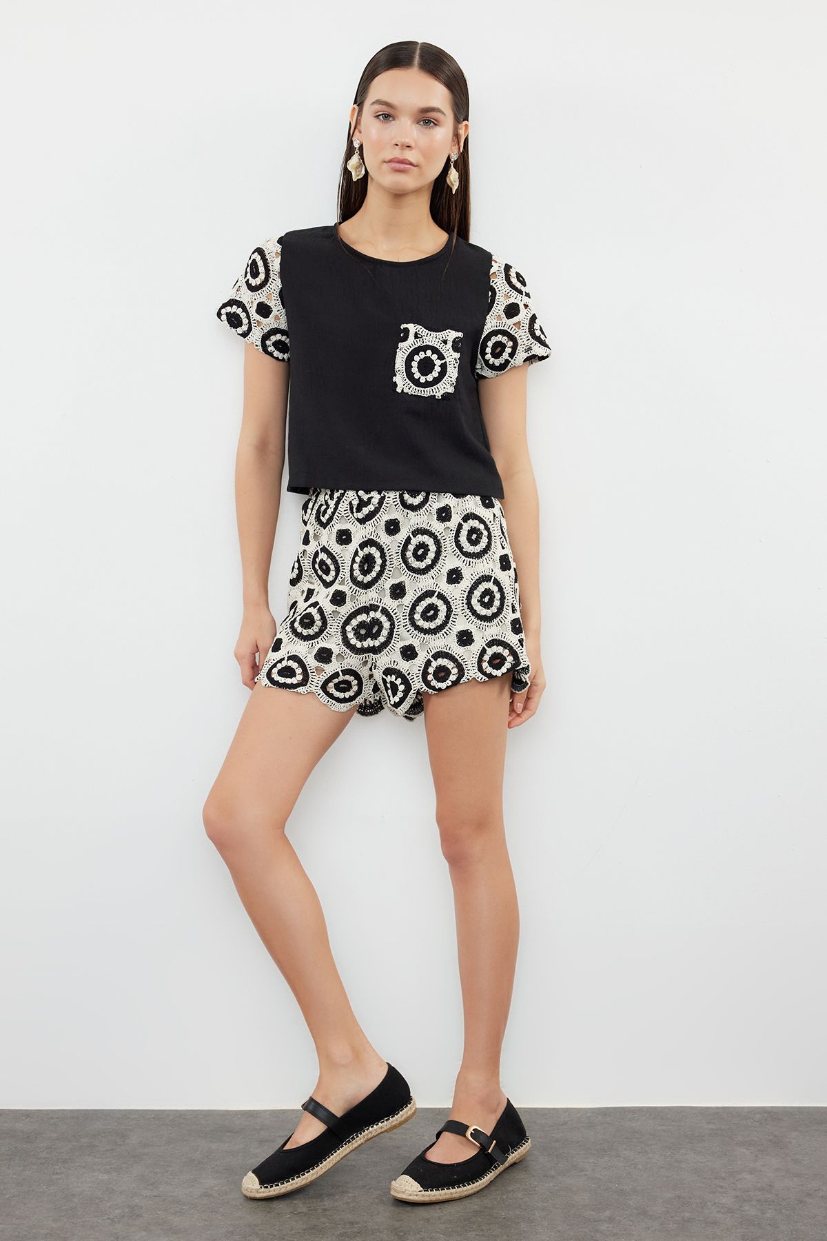 Trendyol Collection-Marineblaue Shorts aus dünner Häkel-Baumwolle – Strickdetails TWOSS24SR00226 1