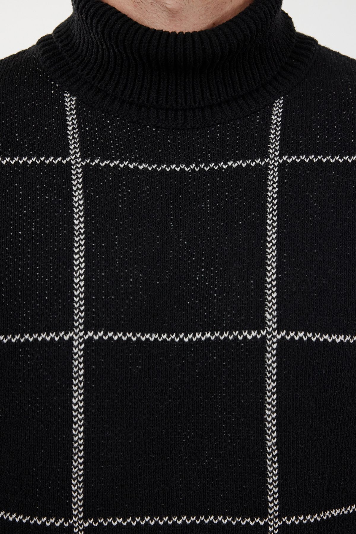 Trendyol Collection-Rollkragenpullover in Schwarz – Slim Fit, Wollkaro TMNAW21KZ0398 4