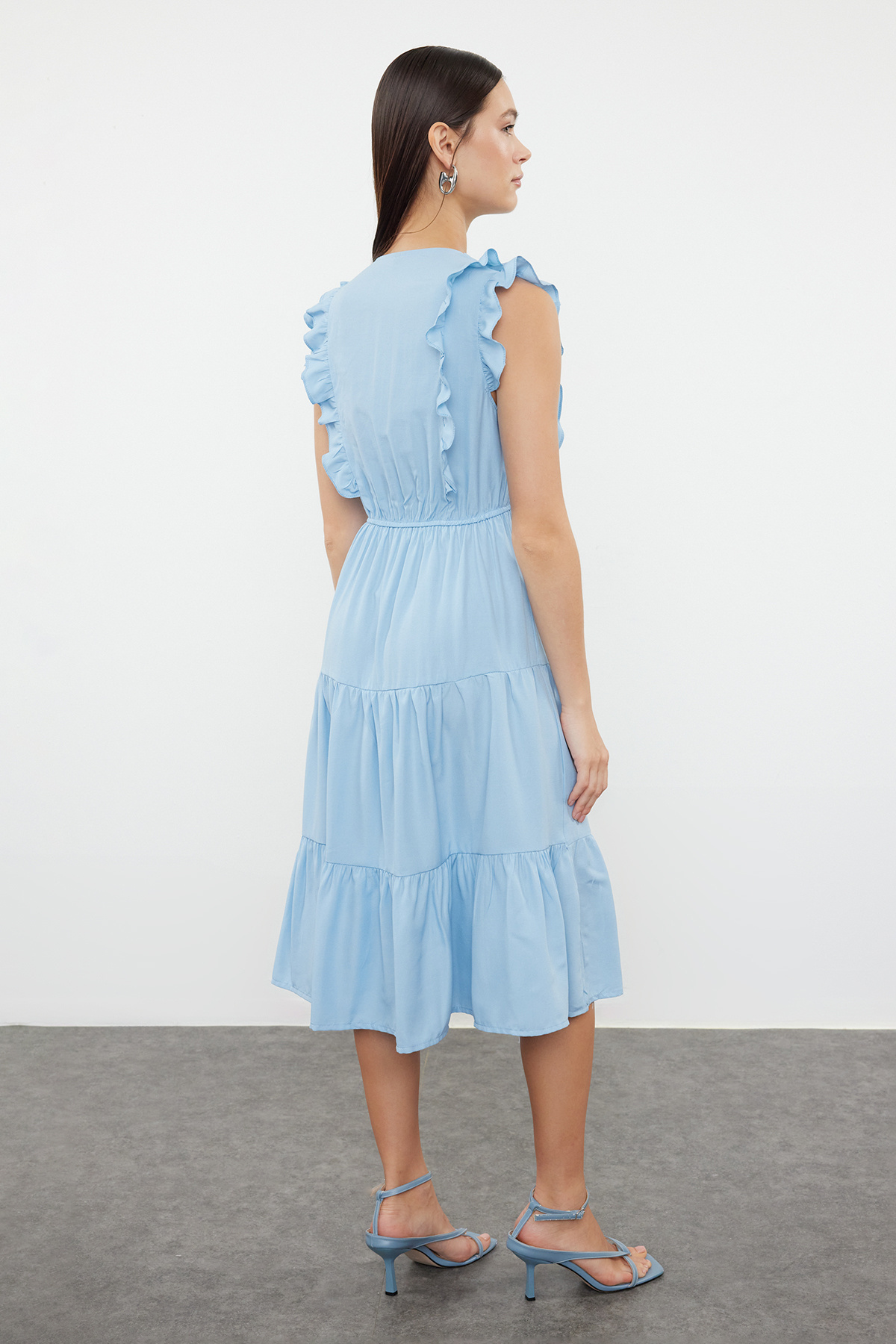 Trendyol Collection-Rochie midi albastră cu volane în formă de skateboard - TWOSS24EL01073 5