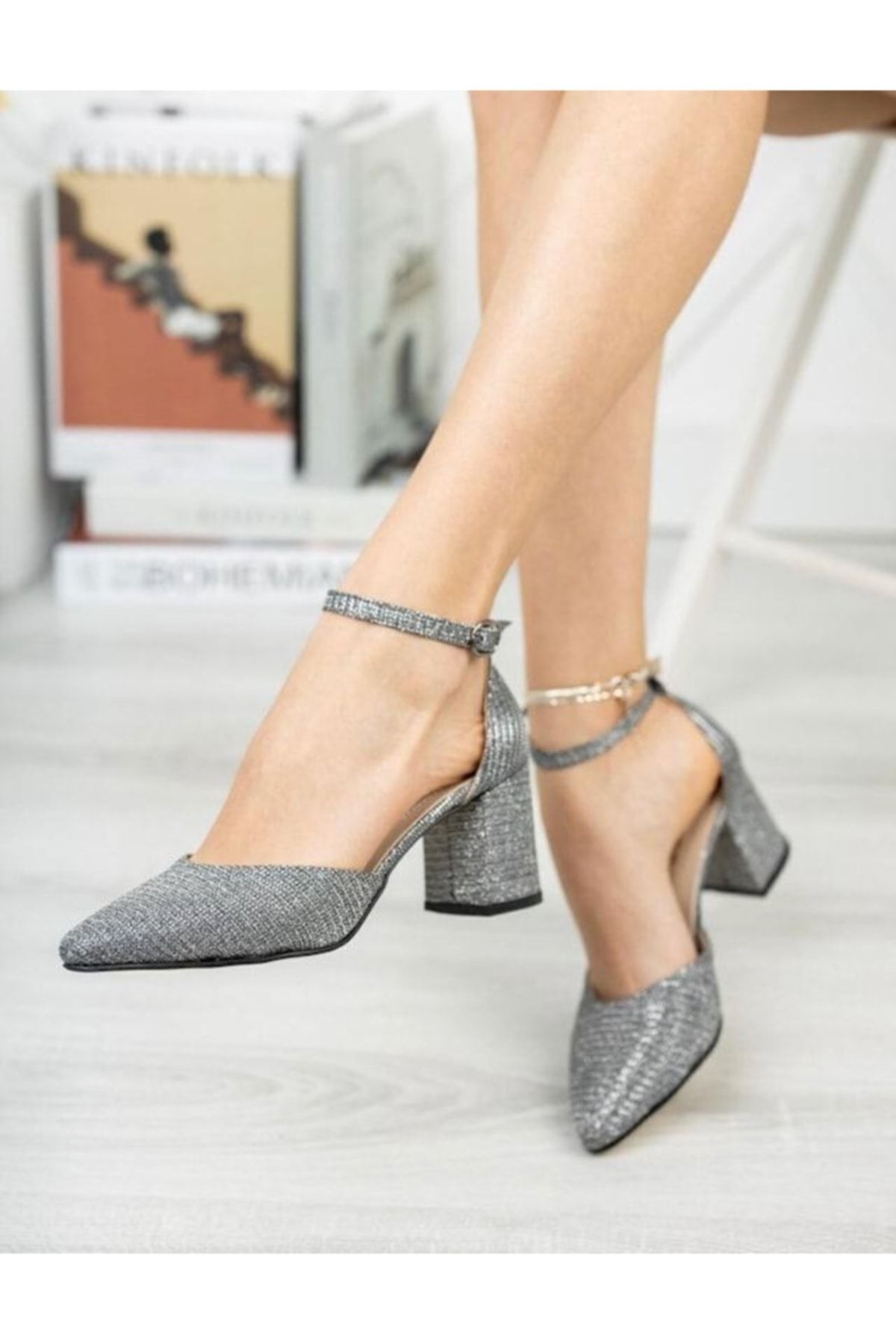 Women's Platinum Chupra Single Strap Thick Heel Classic Shoes