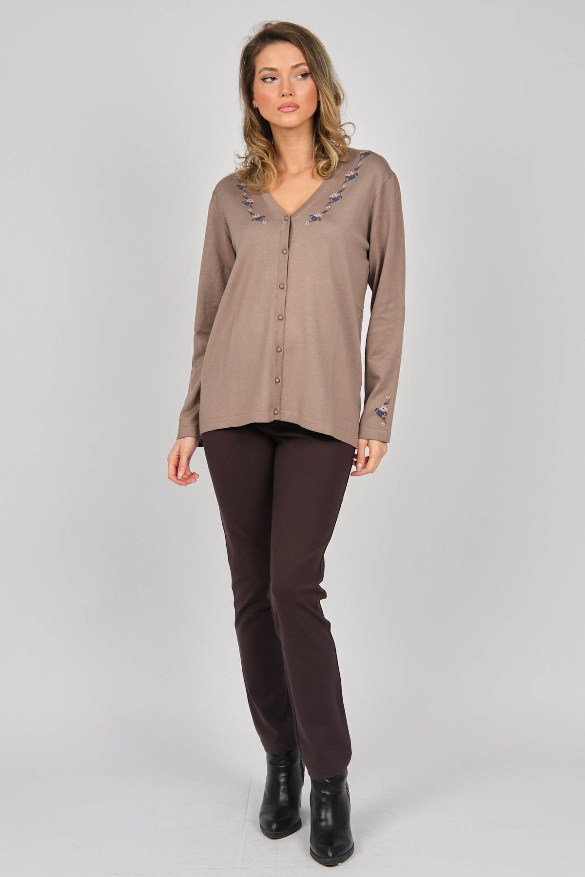 Desen Triko-Women's Embroidered V-Neck Cardigan 0245324 Mink 6