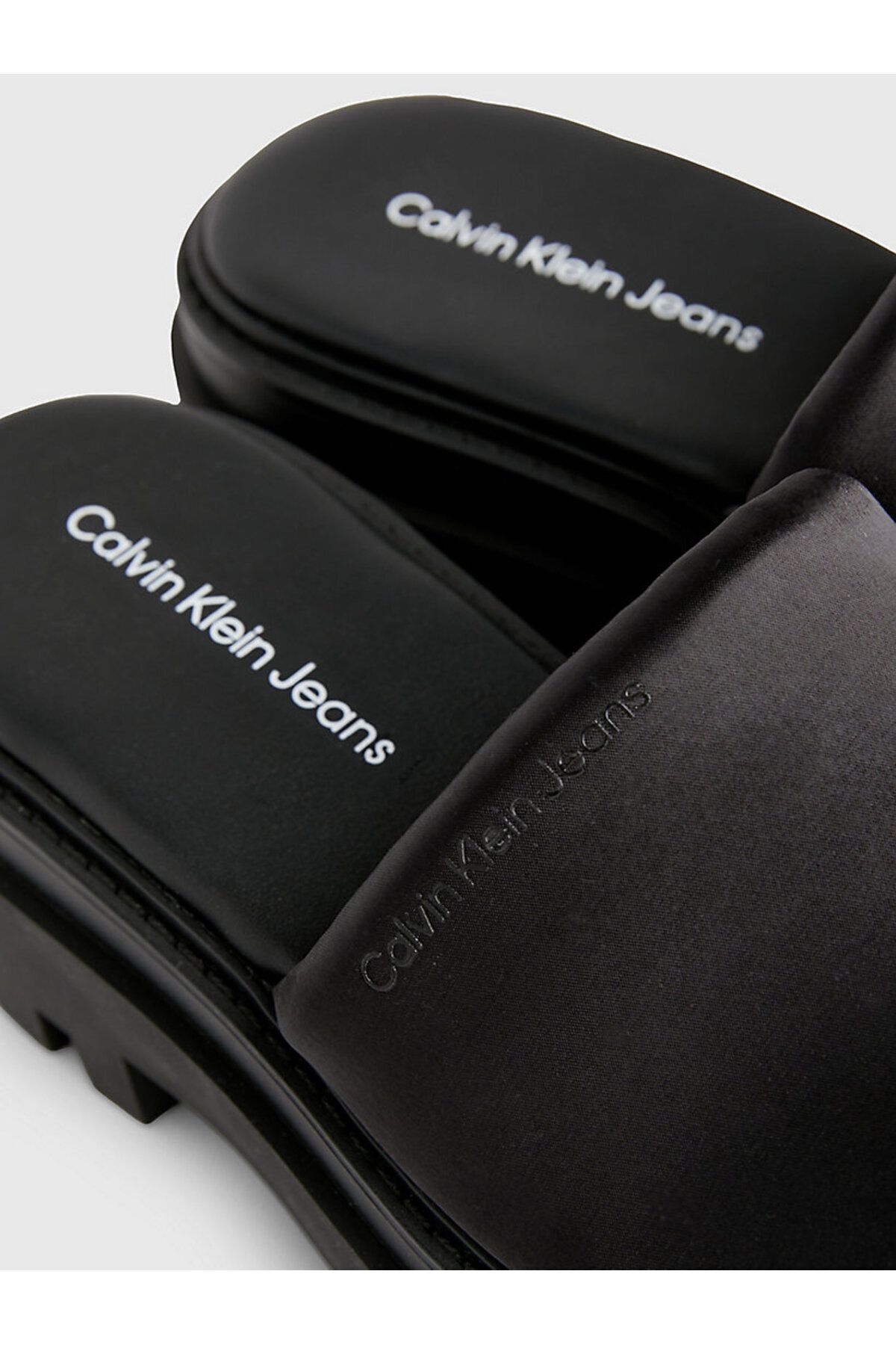 صندل سیاه زنانه جنگی دندان در DC Calvin Klein