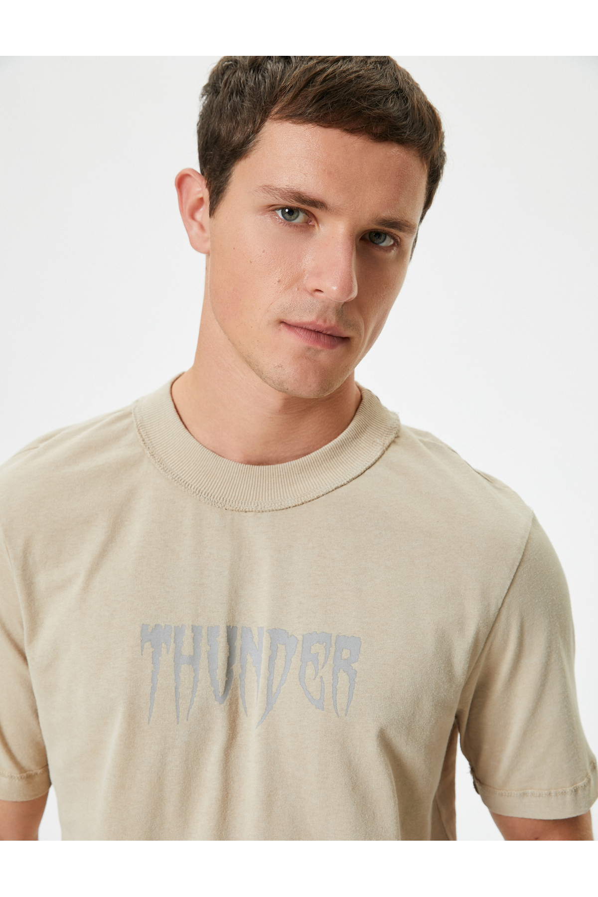 تیشرت چاپ شده یقه خدمه آستین کوتاه نخی