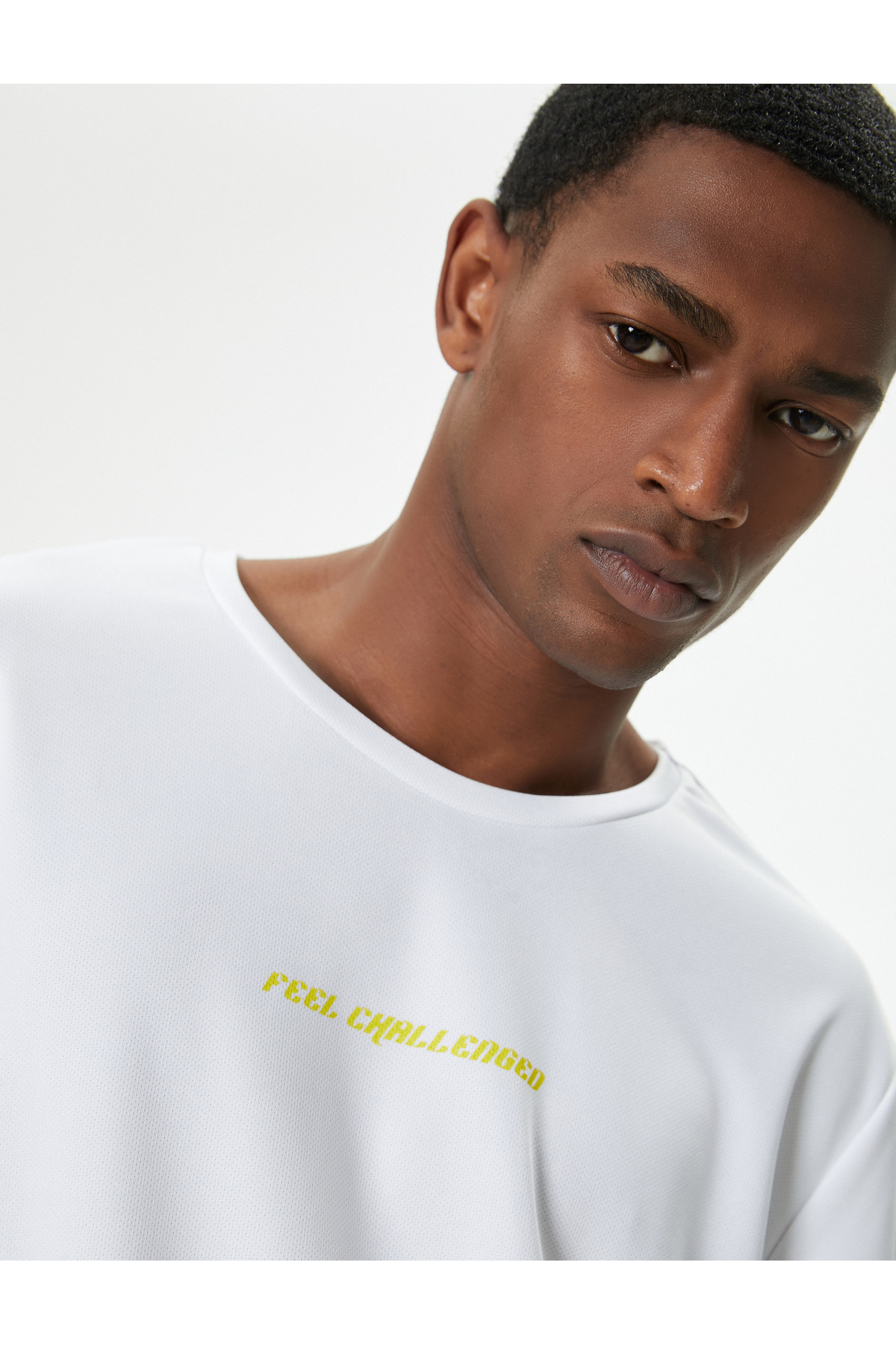 تیشرت اسپرت با یقه آستین کوتاه چاپ شده با شعار