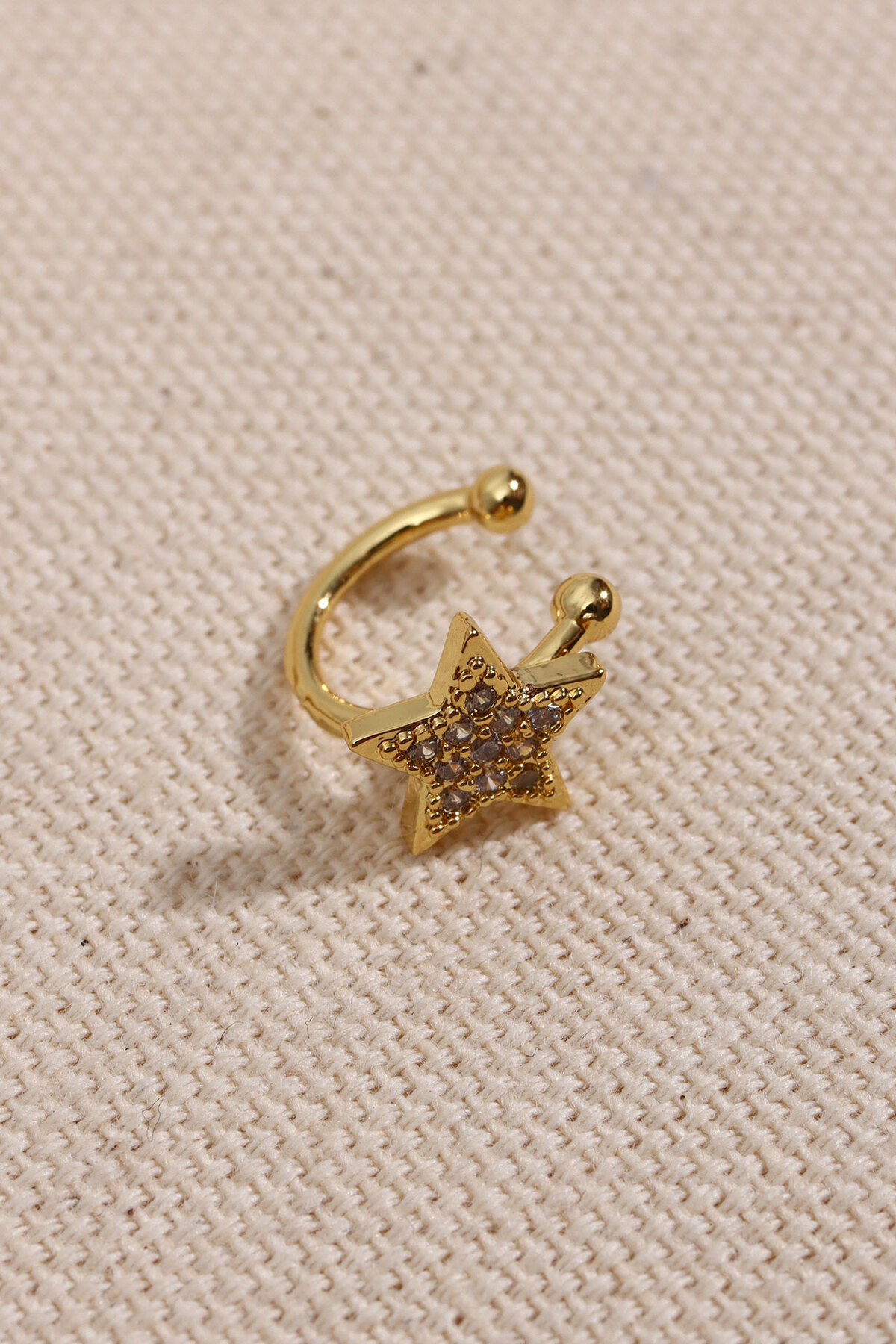 Gold Renk Yıldız Figürlü Kıkırdak Küpe 2