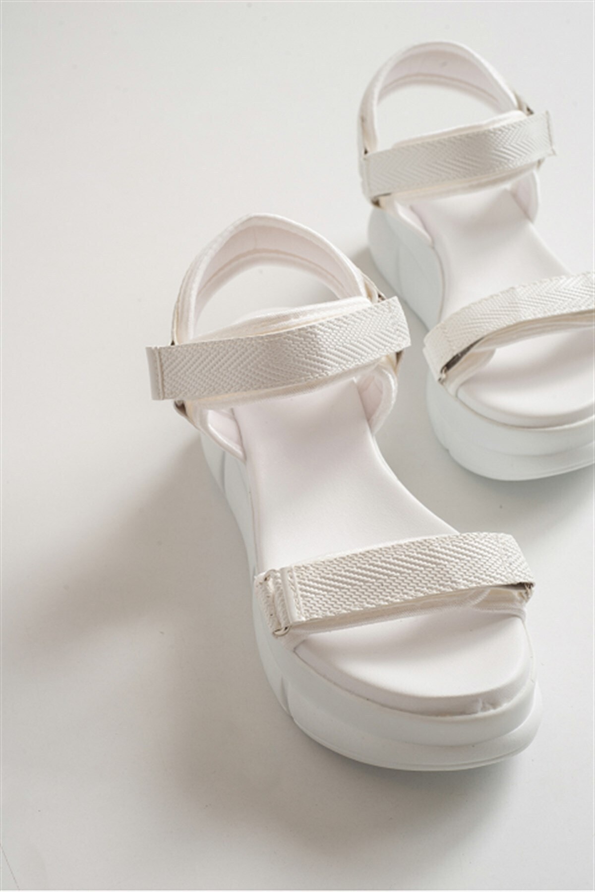 LuviShoes Kadın Beyaz Sandalet 4760