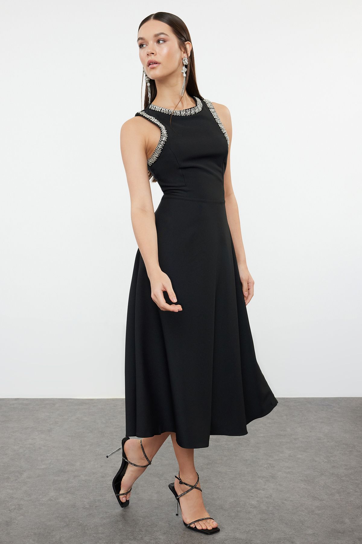 Trendyol Collection-Schwarzes A-Cut-Kleid mit Stein-Accessoires - TPRSS24EL00178 2