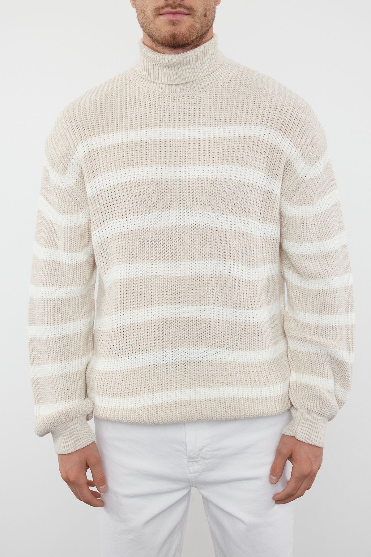 Trendyol Collection-Beige Rollkragenpullover, gestreift, übergroß – TMNAW24KZ00017 4