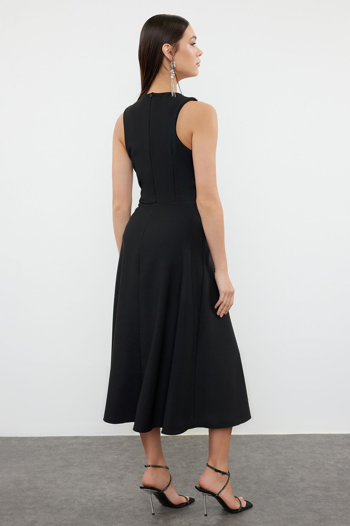 Trendyol Collection-Schwarzes A-Cut-Kleid mit Stein-Accessoires - TPRSS24EL00178 5