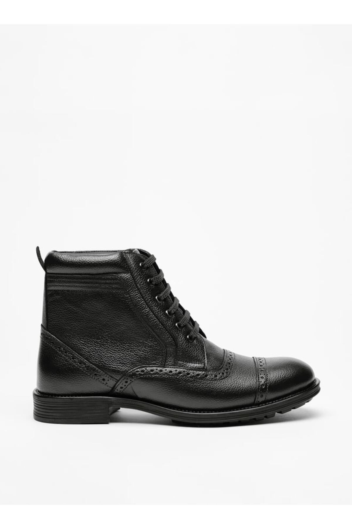 LBL by Shoexpress-Solid Chukka Boots with Lace-Up Closure 3