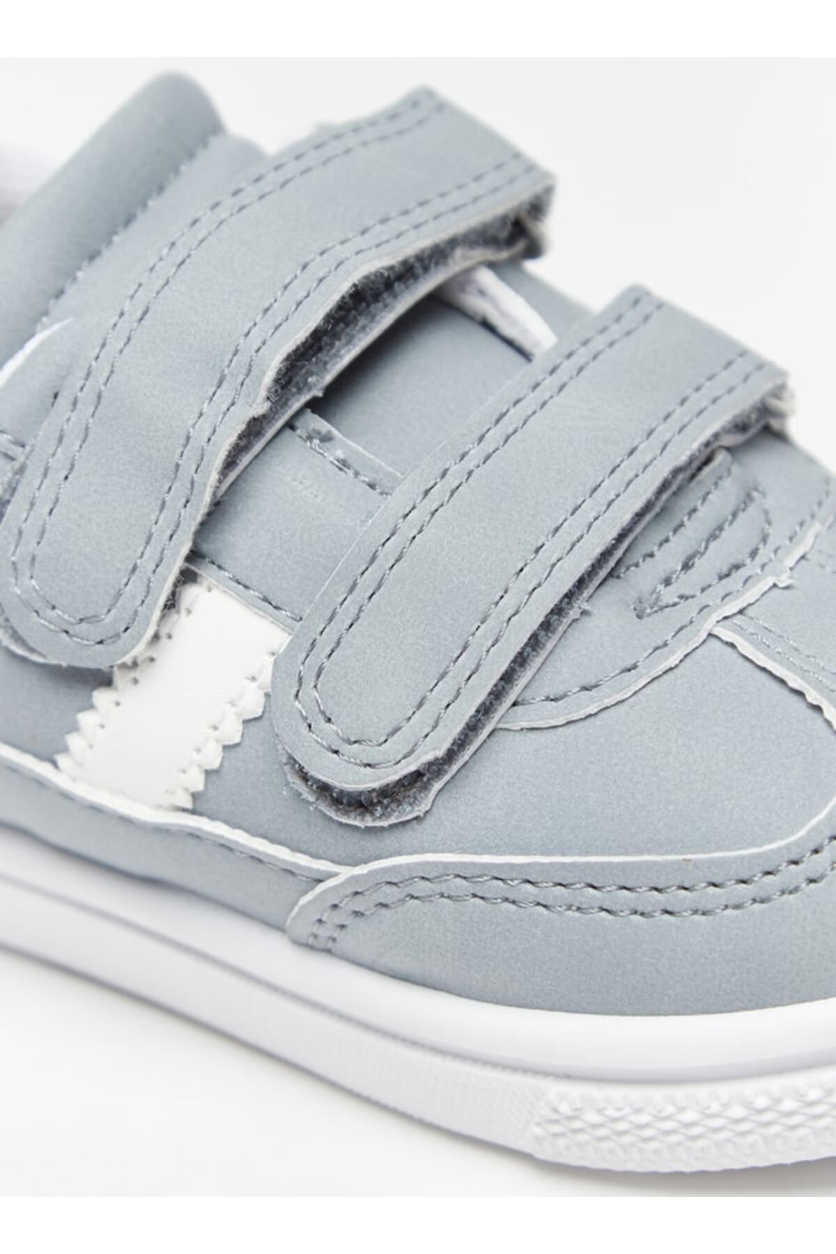 LBL by Shoexpress-Solid Sneakers with Hook and Loop Closure 5