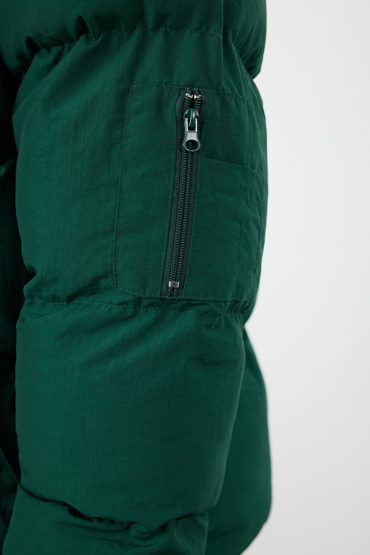 Trendyol Collection-Grüner Unisex-Wintermantel mit entspannter Passform - TMNAW25MO00007 5