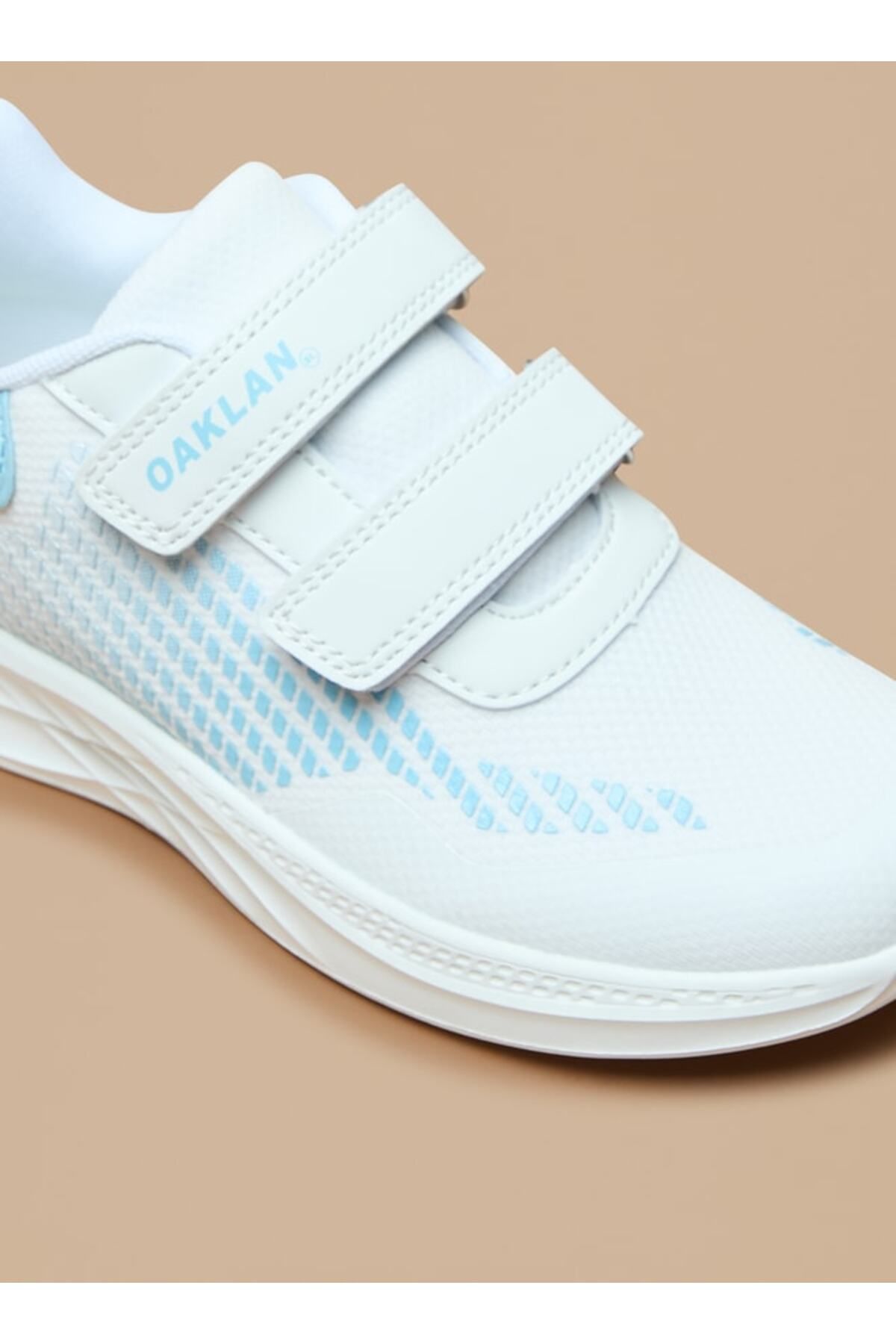 Oaklan by Shoexpress-Colourblock Sports Shoes with Hook and Loop Closure 5