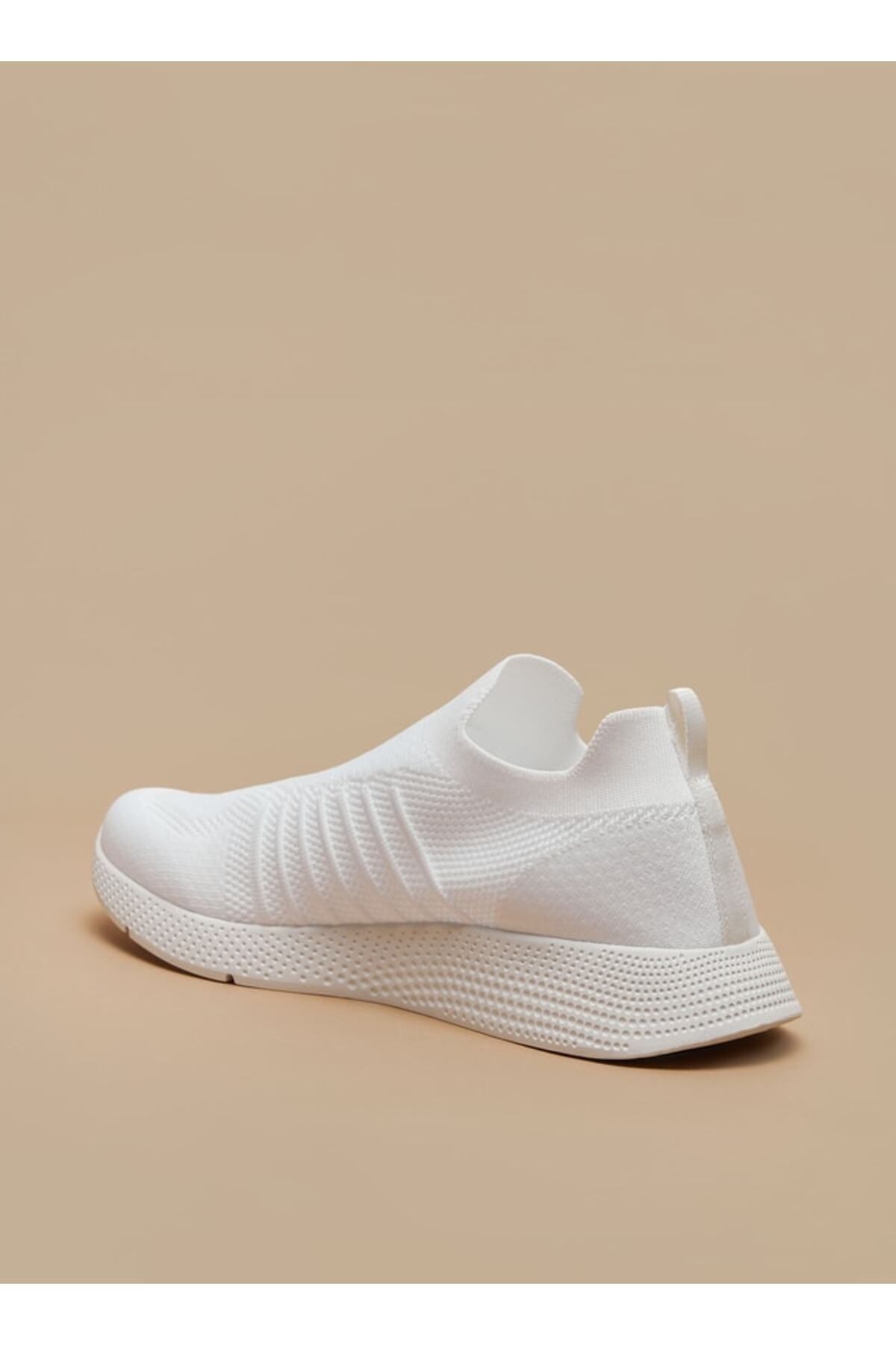 Dash-Textured Slip-On Lightweight Walking Shoes with Pull Tabs 2