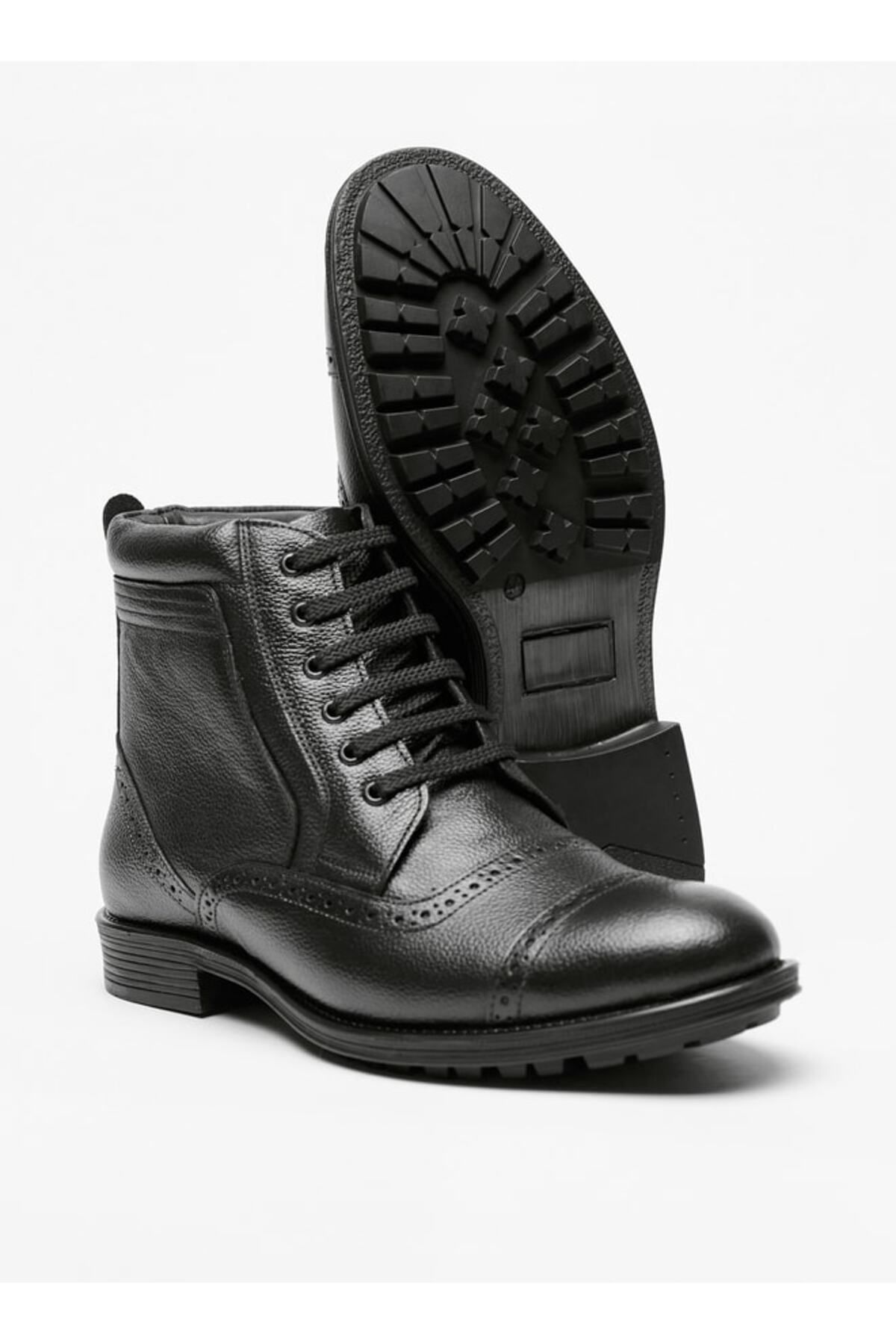 LBL by Shoexpress-Solid Chukka Boots with Lace-Up Closure 4