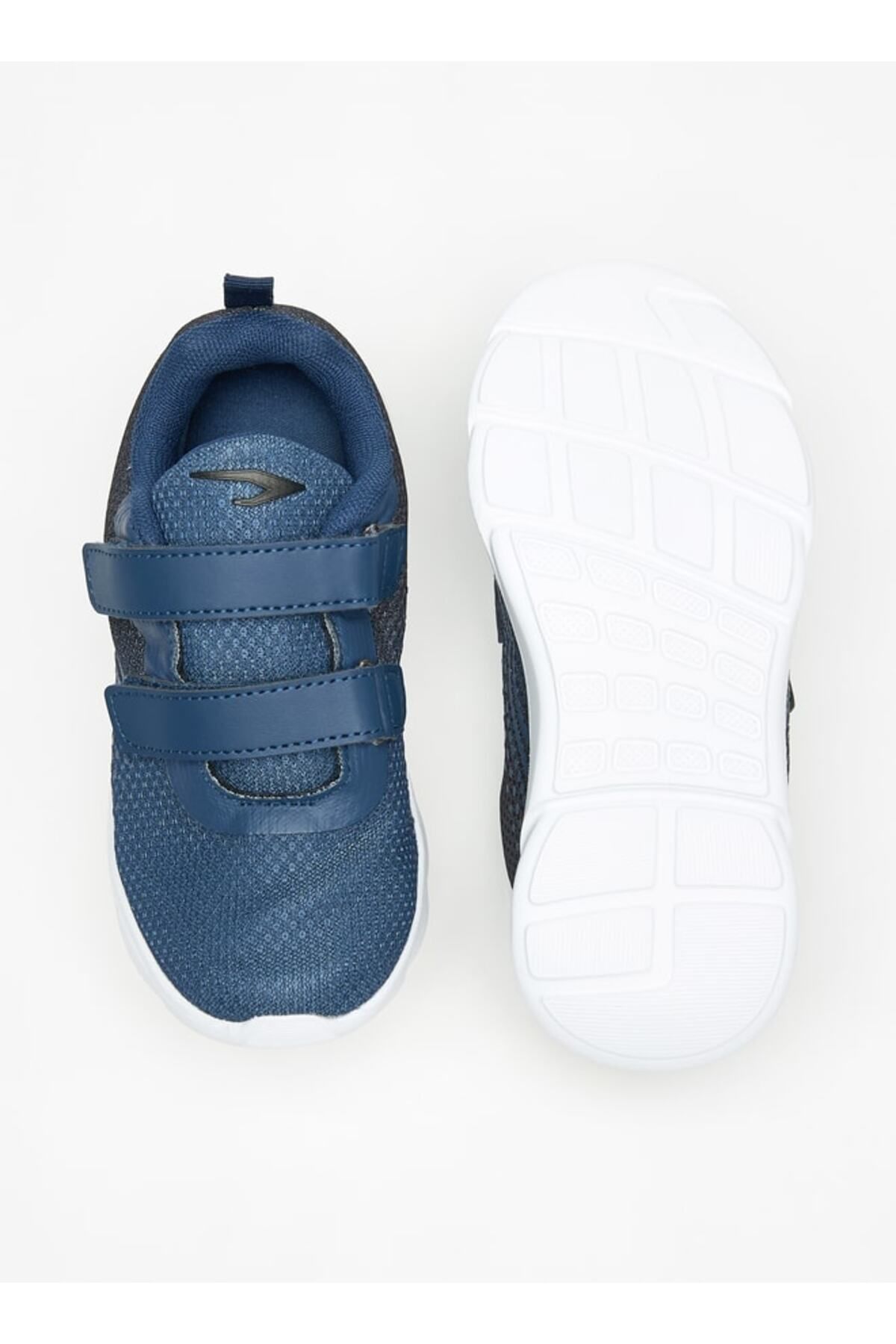 Dash-Textured Sports Shoes with Hook and Loop Closure 4