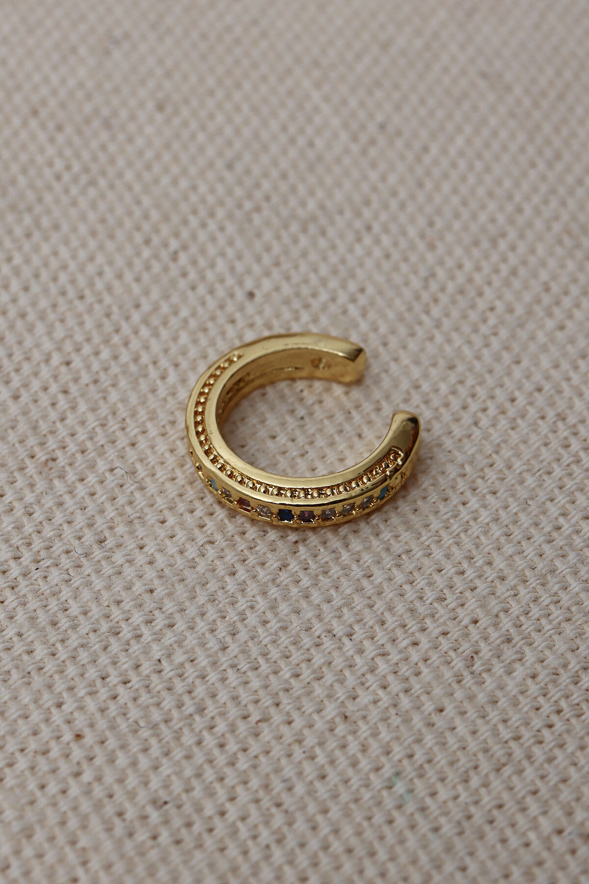 Renkli Taşlı Tek Sıra Gold Renk Kıkırdak Küpe 2
