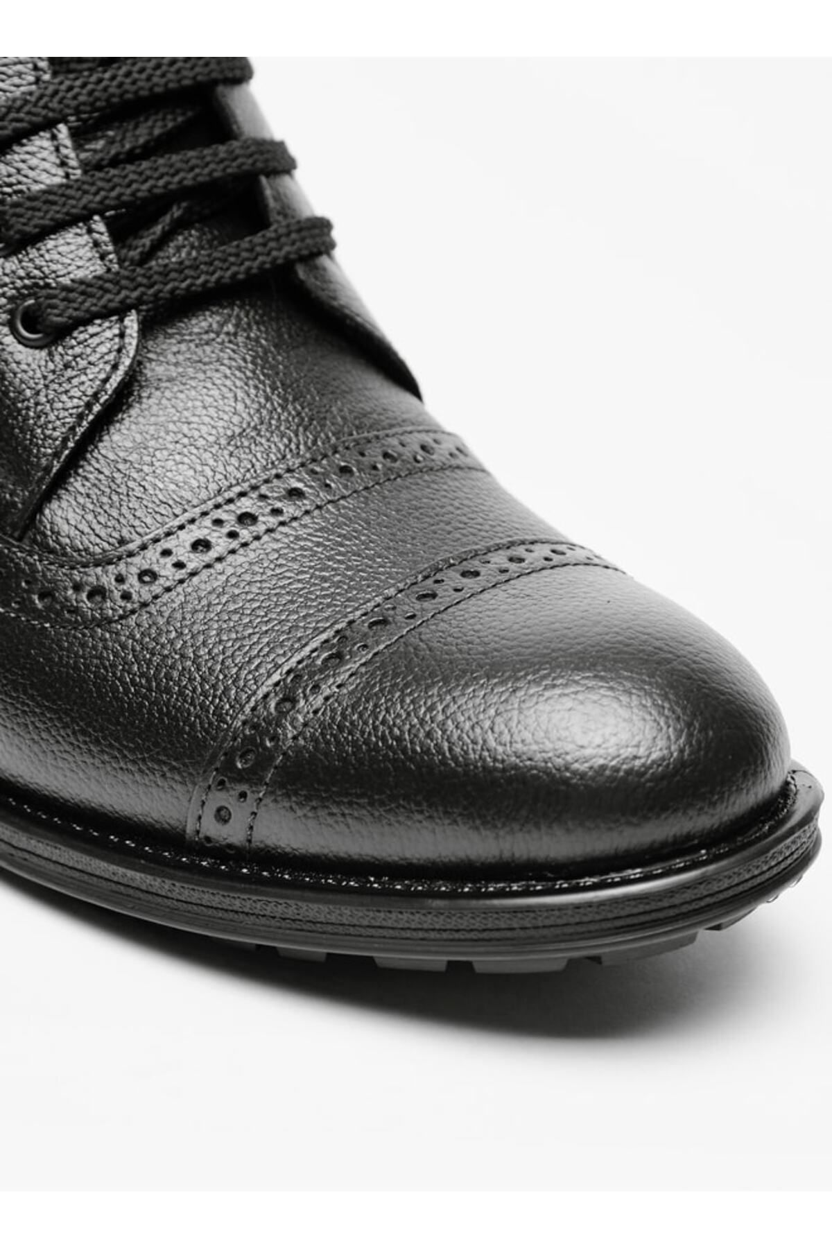 LBL by Shoexpress-Solid Chukka Boots with Lace-Up Closure 5