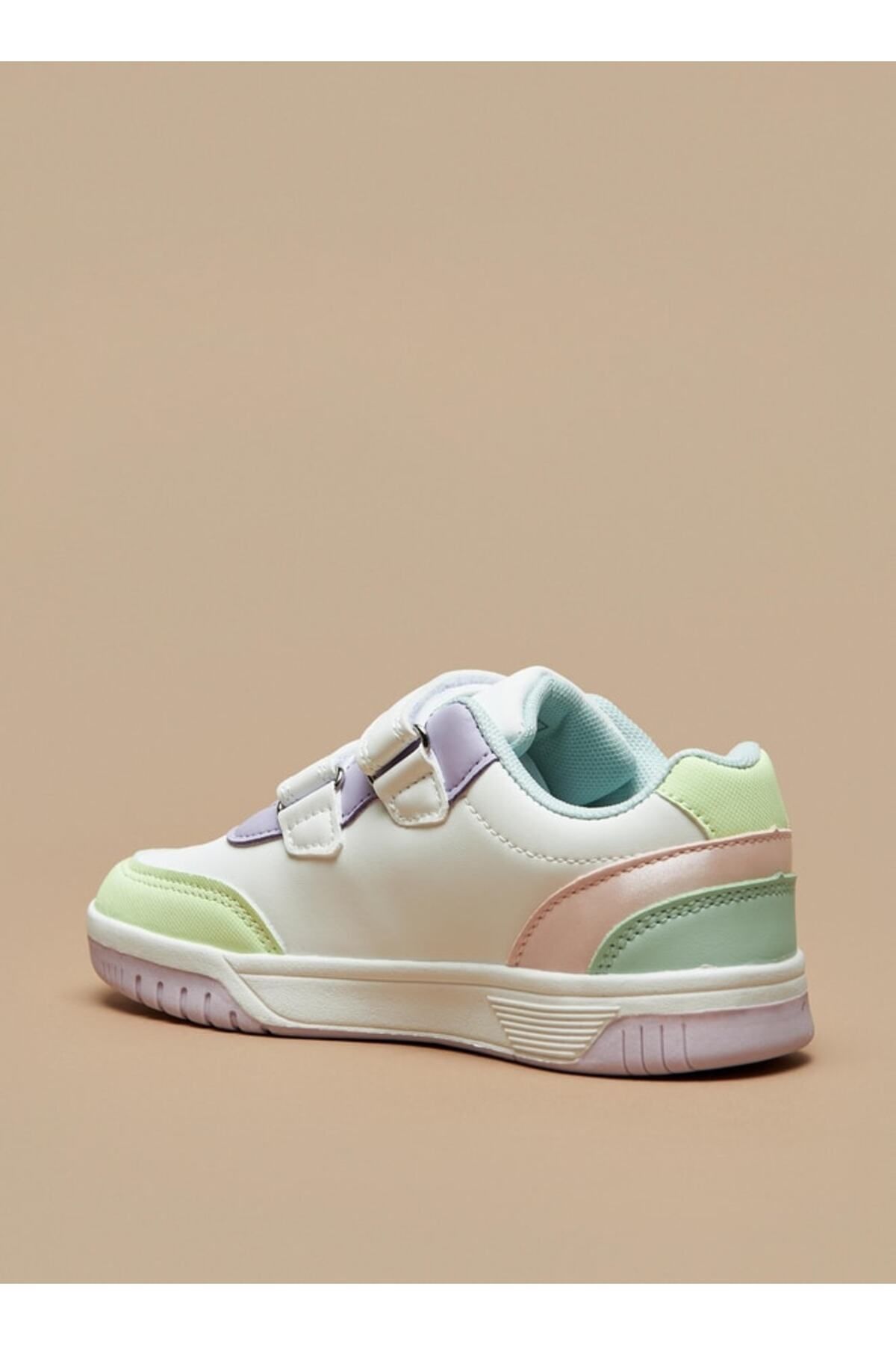 Flora Bella by Shoexpress-حذاء رياضي مزود بخطاف وحلقة للإغلاق 2