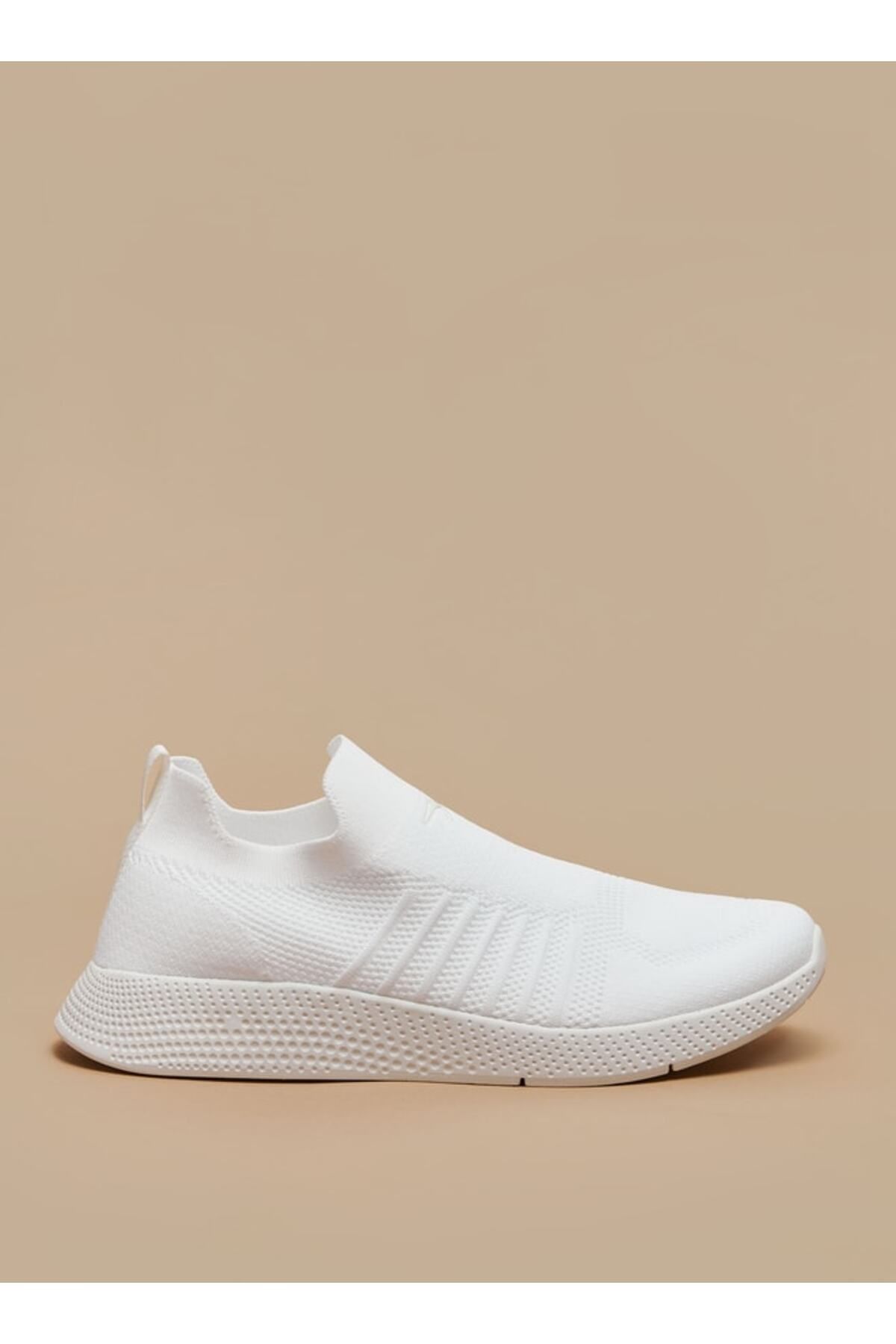 Dash-Textured Slip-On Lightweight Walking Shoes with Pull Tabs 3