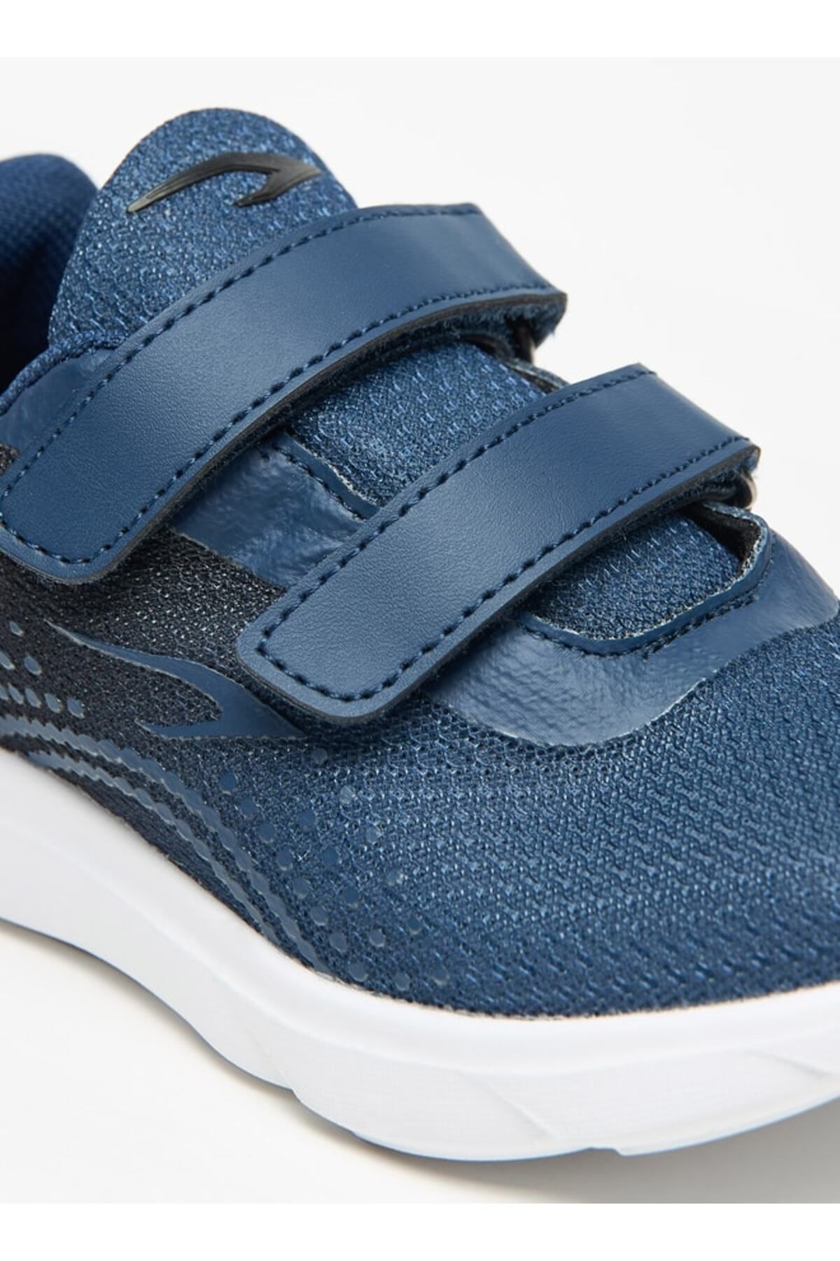 Dash-Textured Sports Shoes with Hook and Loop Closure 5