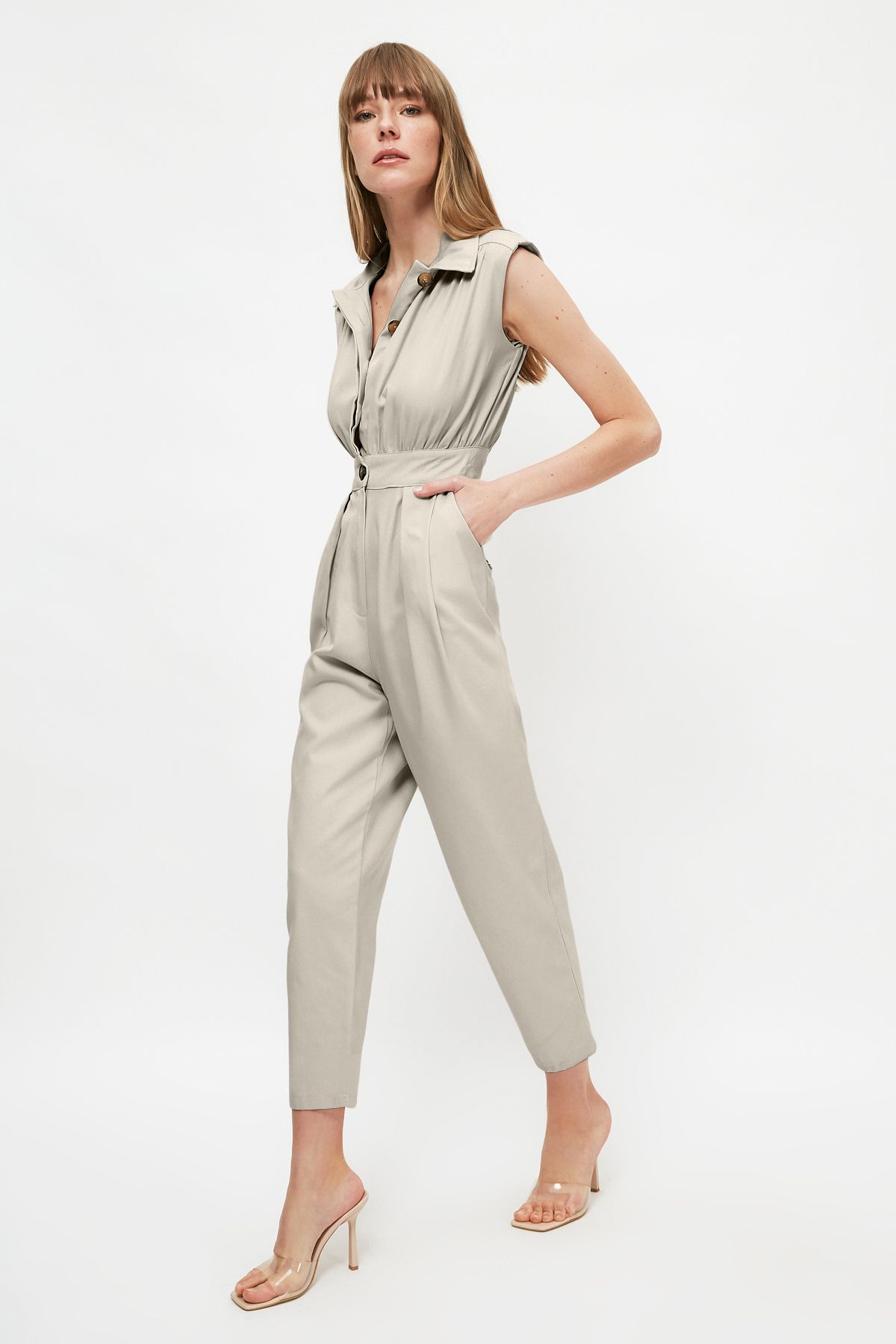 Trendyol Collection-Ärmelloser Jumpsuit aus Gabardinegewebe mit Hemdkragen in Stein TWOSS21TU0233 6