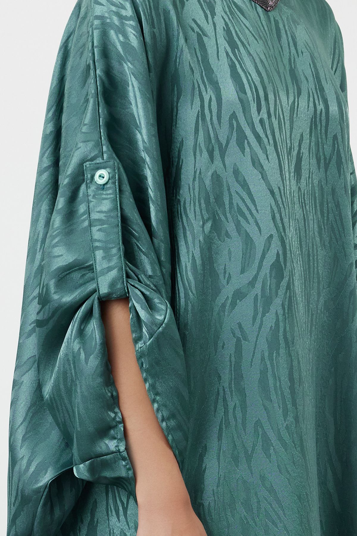 green-self-patterned-woven-cape-abaya-abaya-t