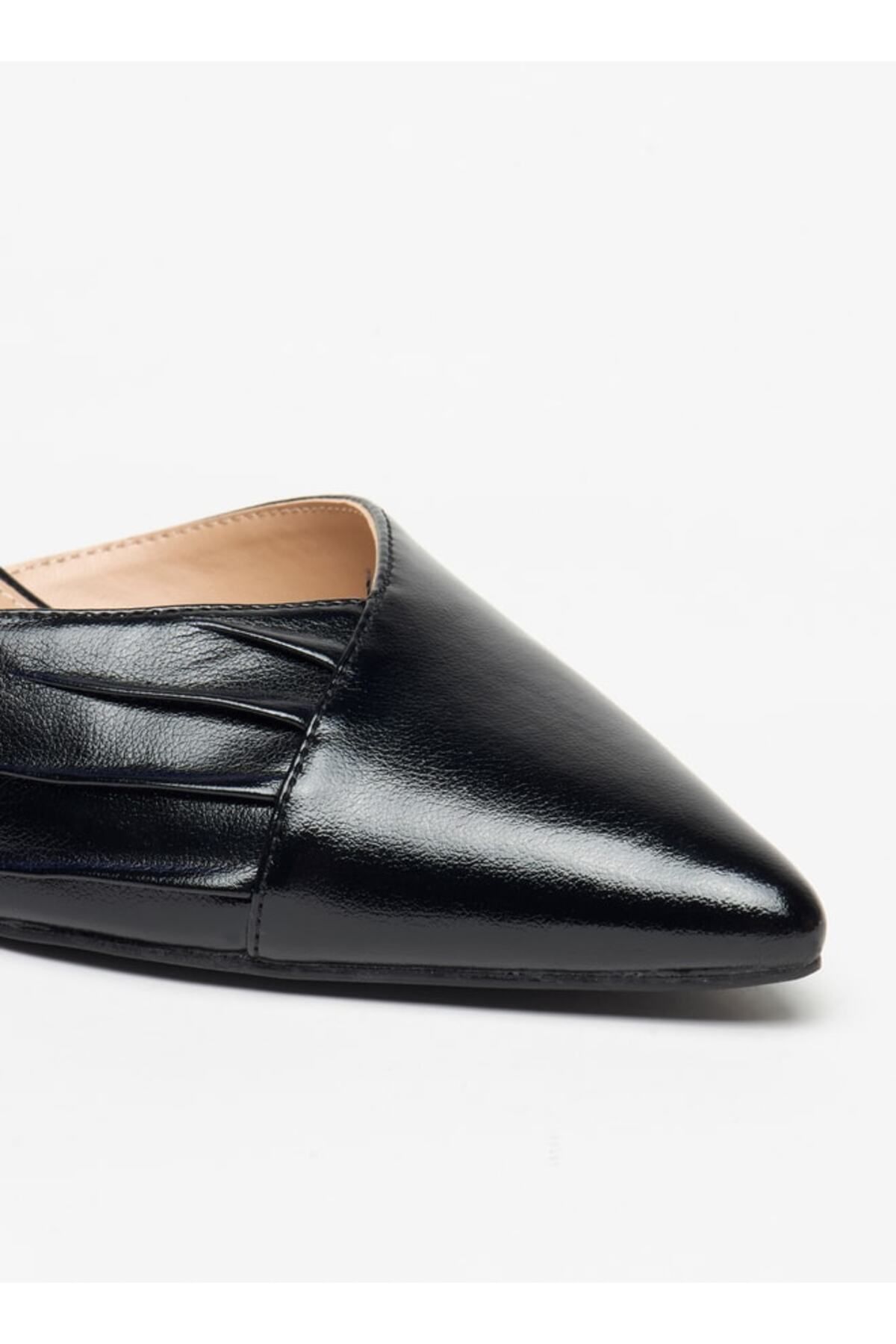 Flora Bella by Shoexpress-Textured Pointed Toe Mules with Flared Heels 5