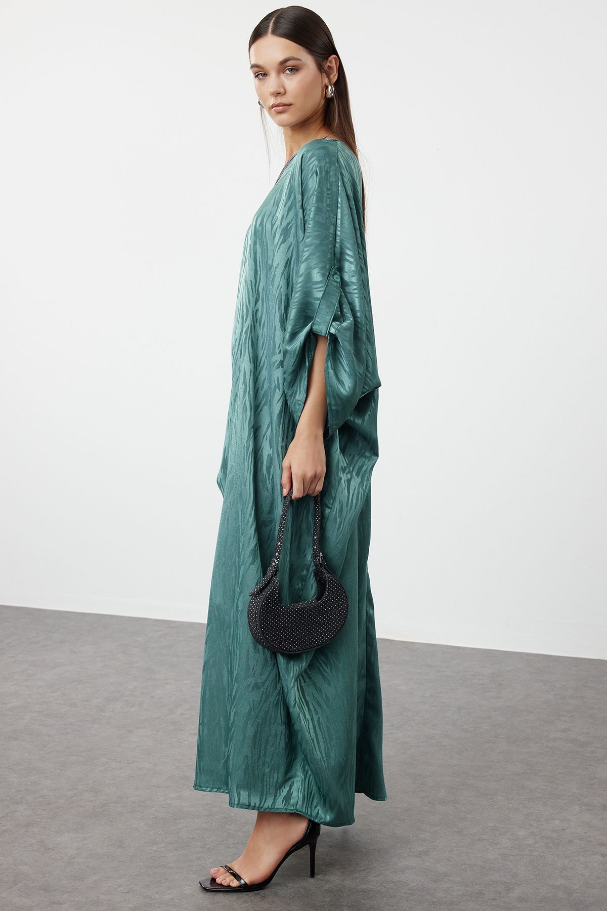 green-self-patterned-woven-cape-abaya-abaya-t