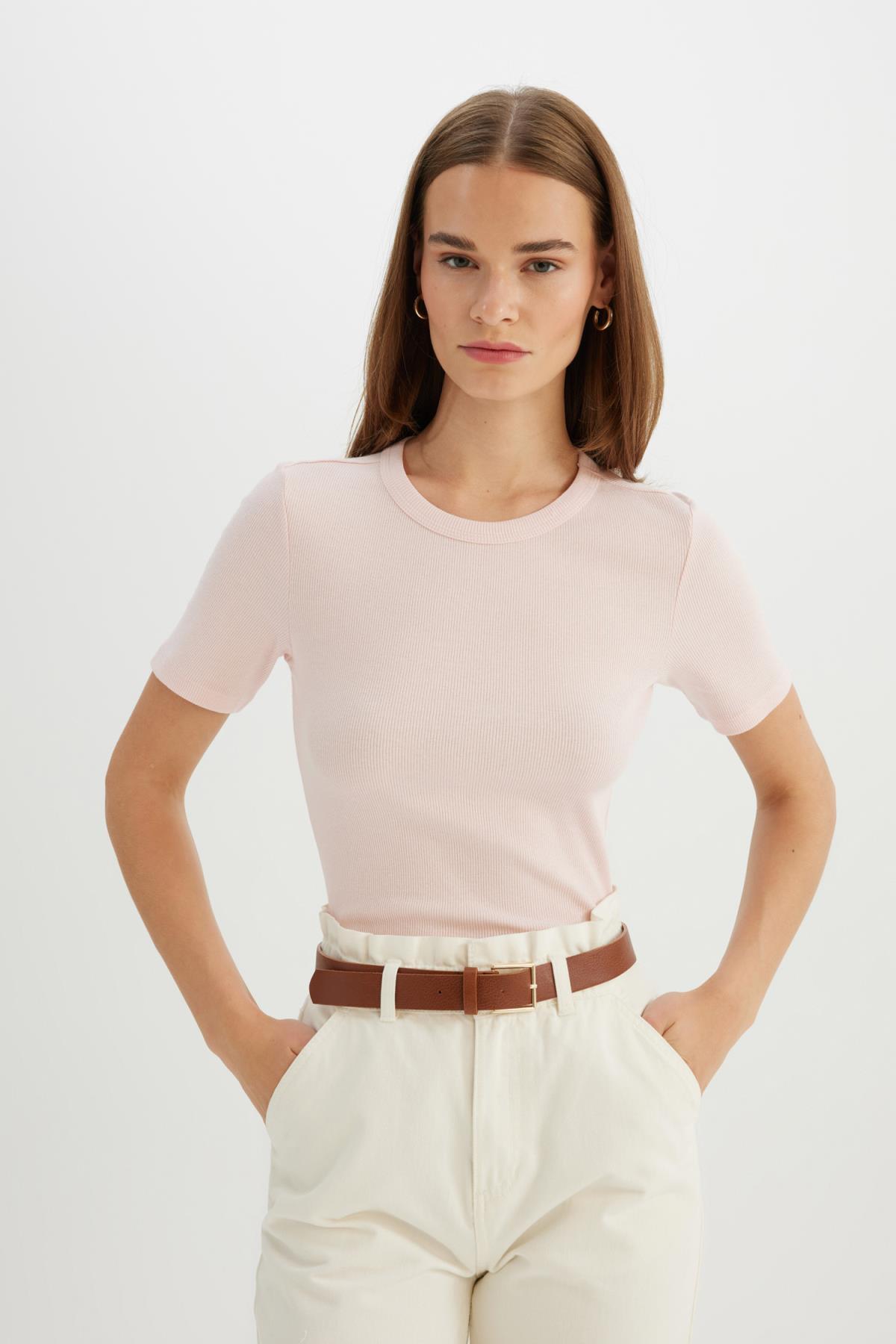 تیشرت آستین کوتاه یقه اسلیم فیت