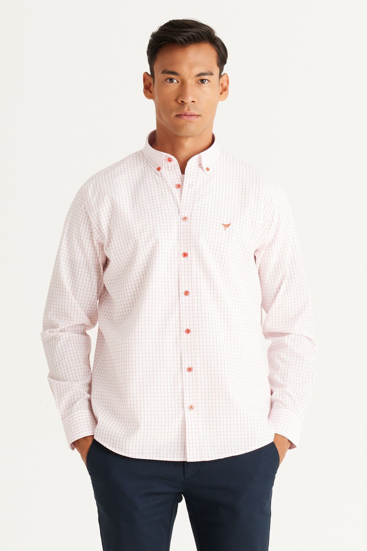 Erkek Beyaz-Turuncu Comfort Fit Rahat Kesim Düğmeli Yaka Kareli Pamuklu Gömlek