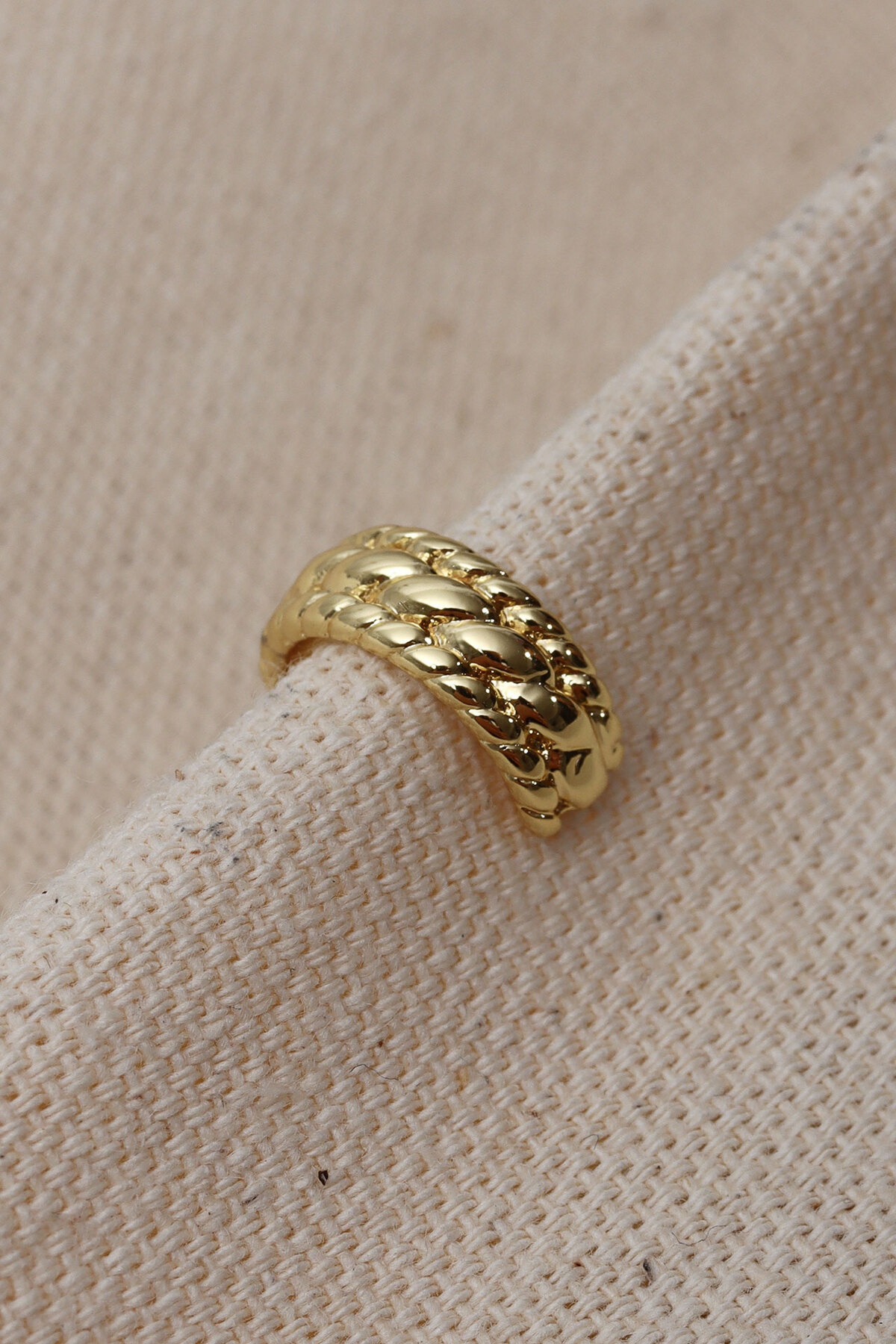 Zincir Görünümlü Gold Renk Kıkırdak Küpe