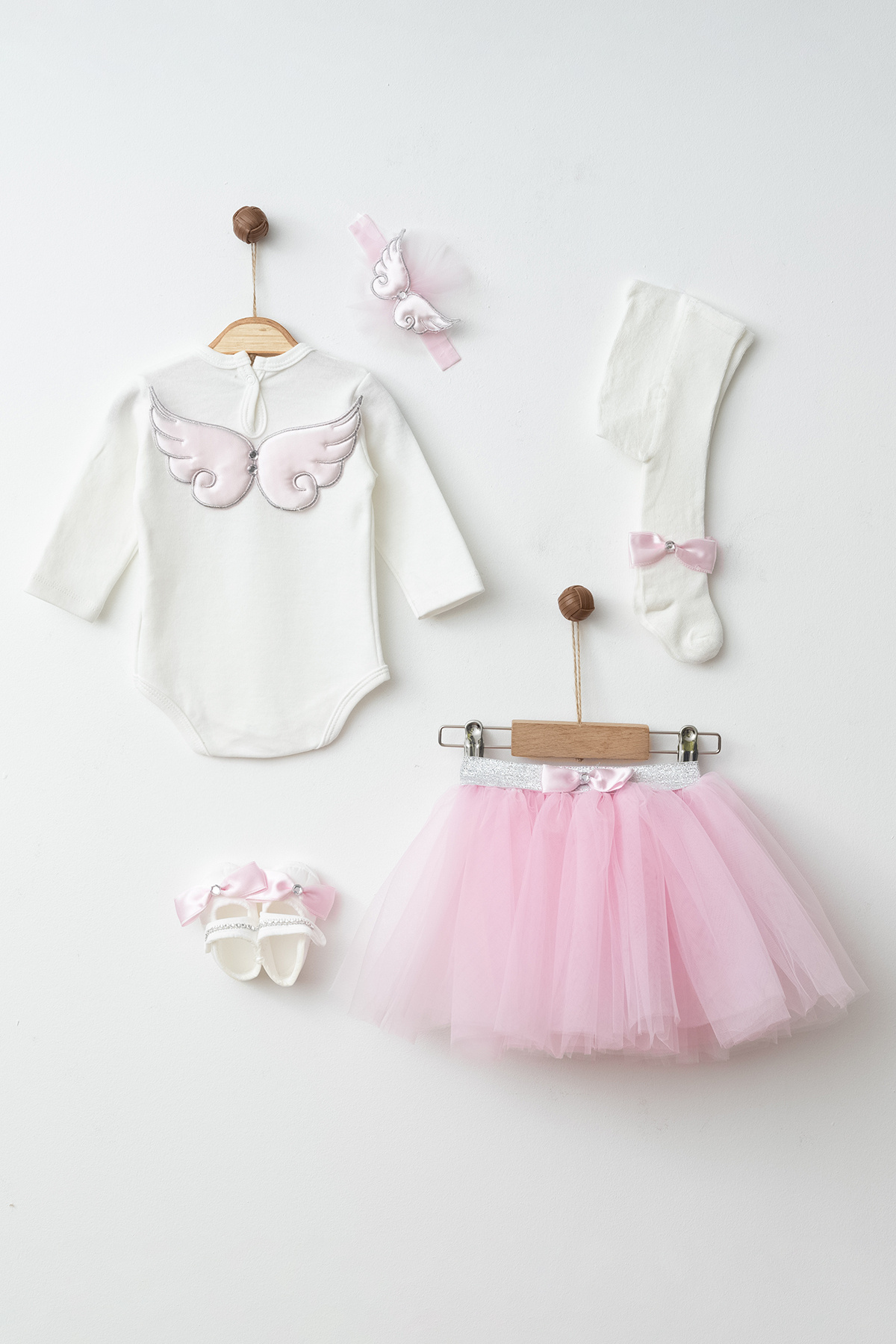 yukobaby bebeğiniz için en doğalı KIZ BEBEK MELEK KANATLI ÇORAPLI TÜTÜ ETEKLİ MEVLÜT TAKIM HEDİYELİK TAKIM fotoğrafı 3 (önizleme)