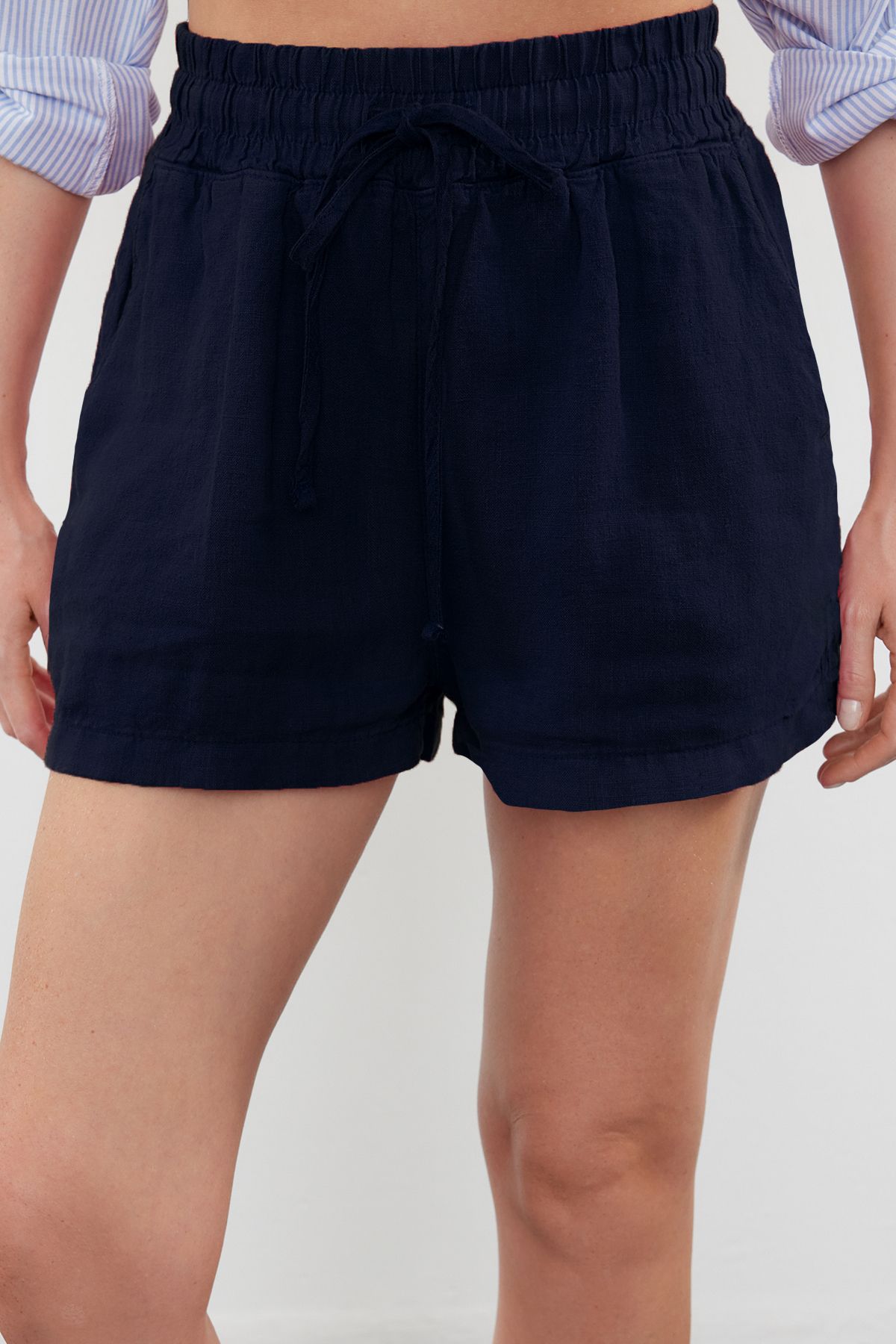 Trendyol Collection-Pantaloni scurți de in albastru bleumarin cu talie înaltă - elastic, 100% in TWOSS23SR00319 7